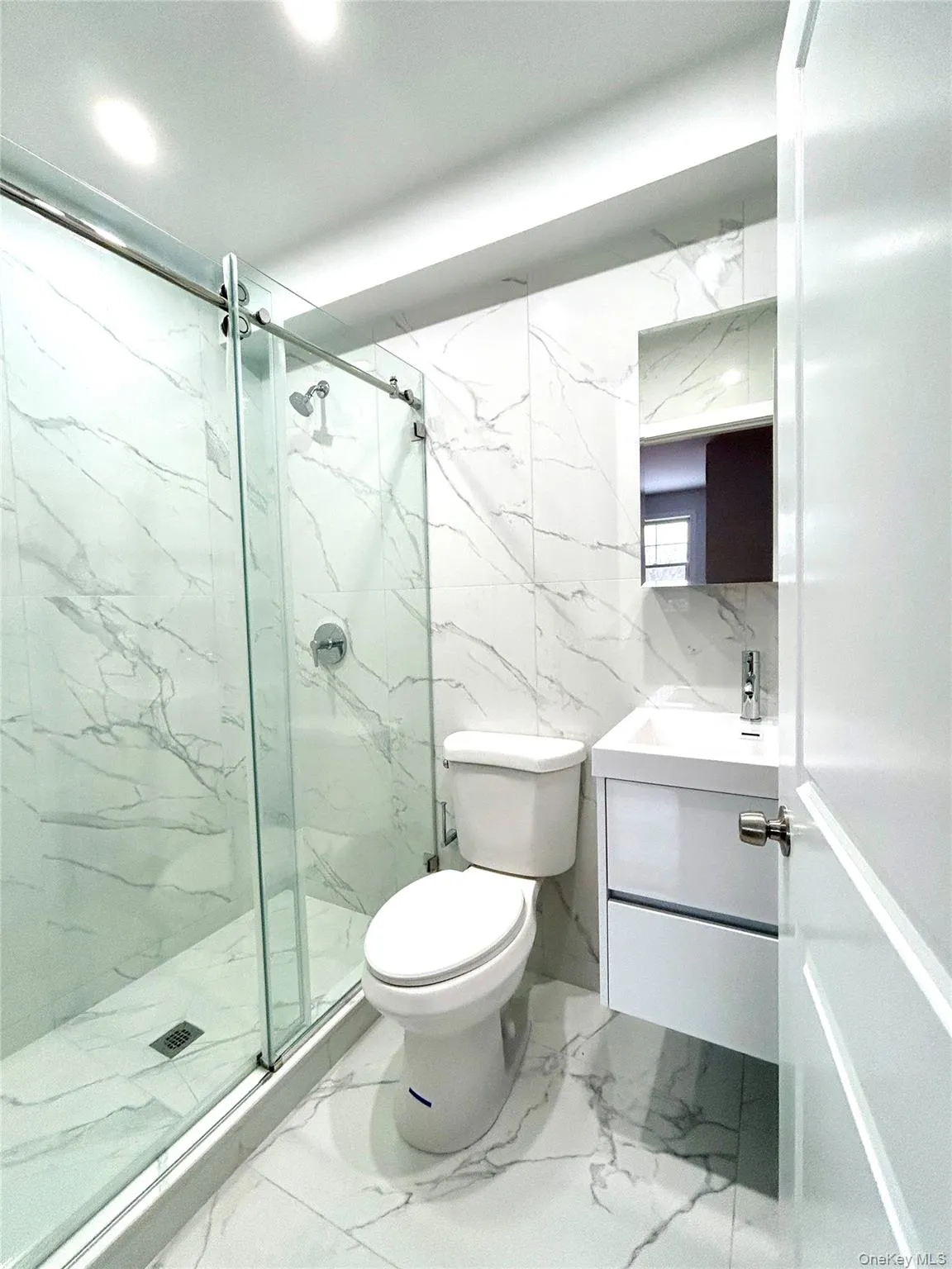 Full bathroom Full bathroom