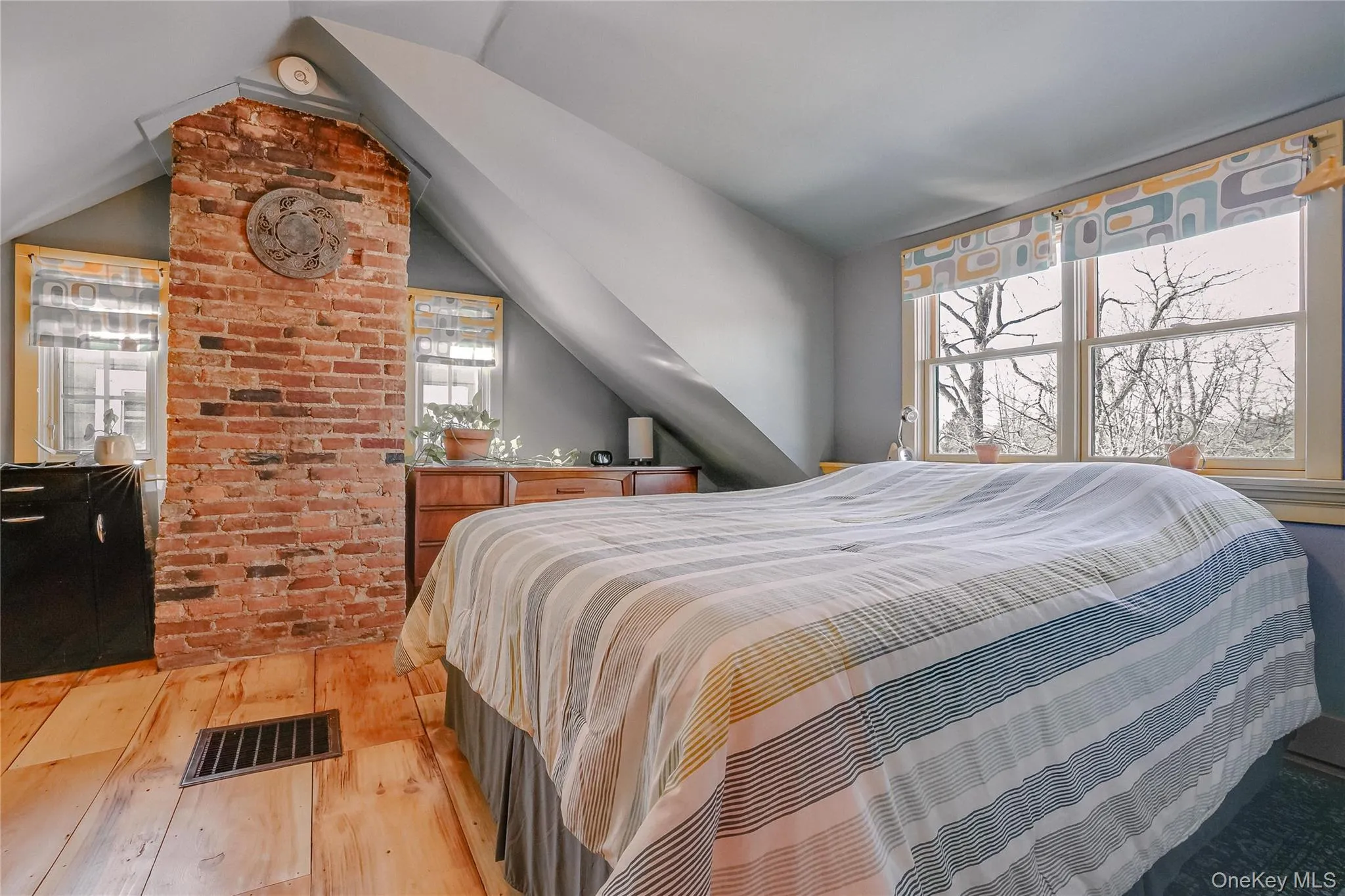 Valted ceilings and exposed brick. Valted ceilings and exposed brick.
