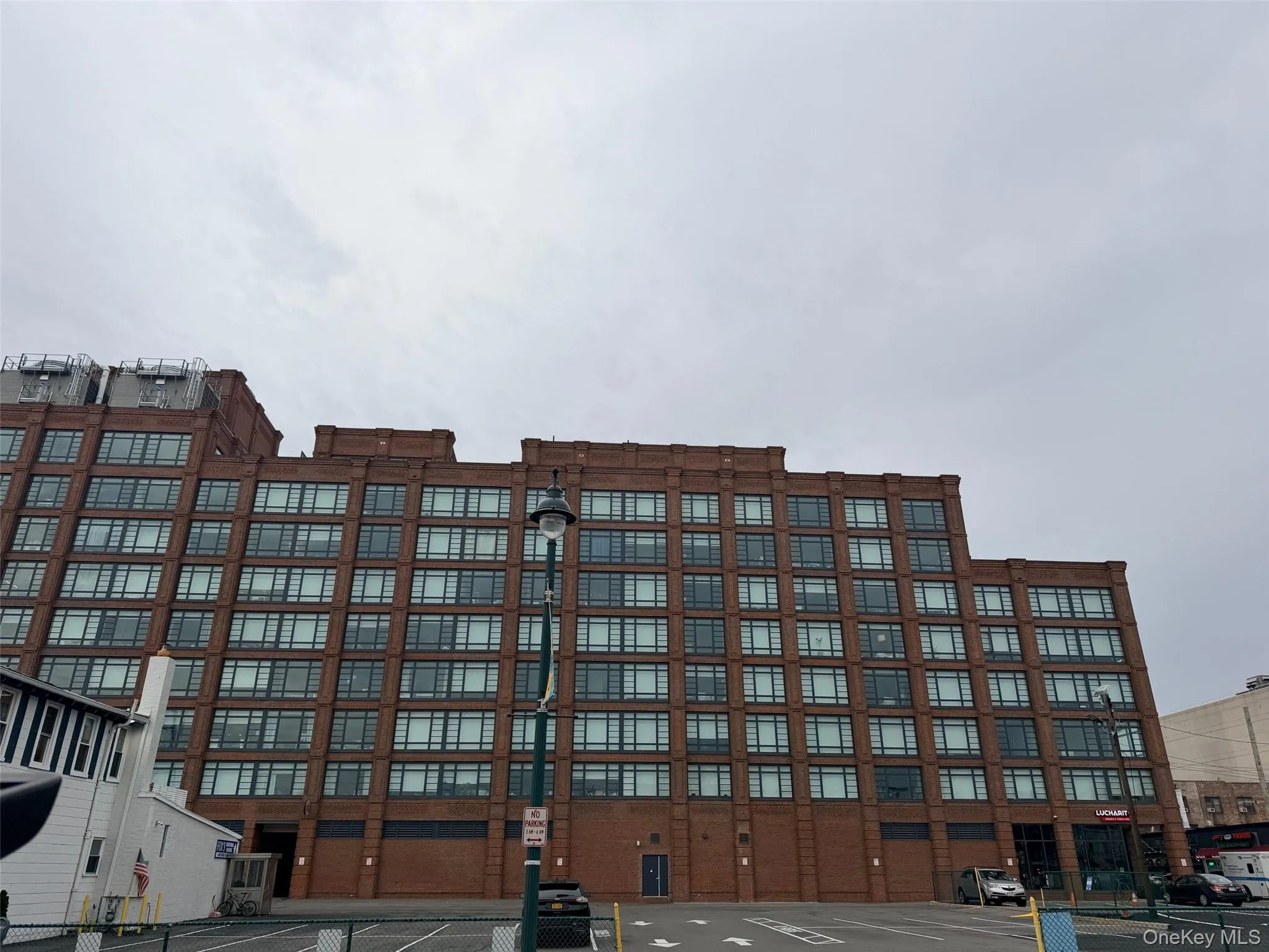 Other Luxury Condo Near By Other Luxury Condo Near By