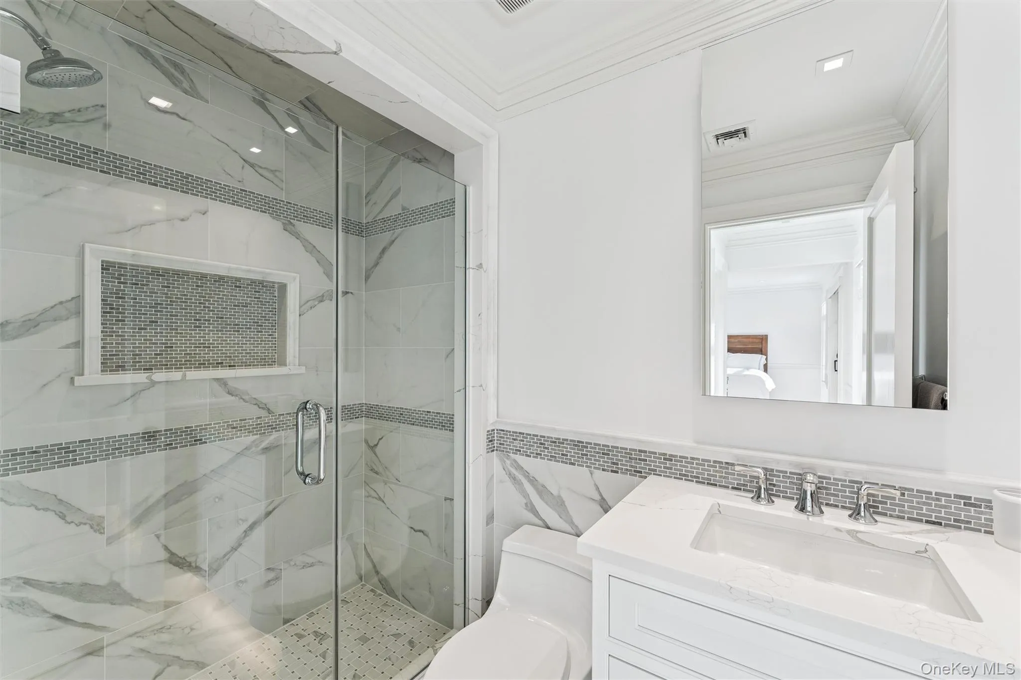 Beautiful bathroom inside the 3rd bedroom. Beautiful bathroom inside the 3rd bedroom.