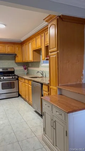915 7th Street, North Hempstead, NY, 3 Bedrooms Bedrooms, 6 Rooms Rooms,1 BathroomBathrooms,Residential Lease,For Rent,7th,0,949087 915 7th Street, North Hempstead, NY, 3 Bedrooms Bedrooms, 6 Rooms Rooms,1 BathroomBathrooms,Residential Lease,For Rent,7th,0,949087