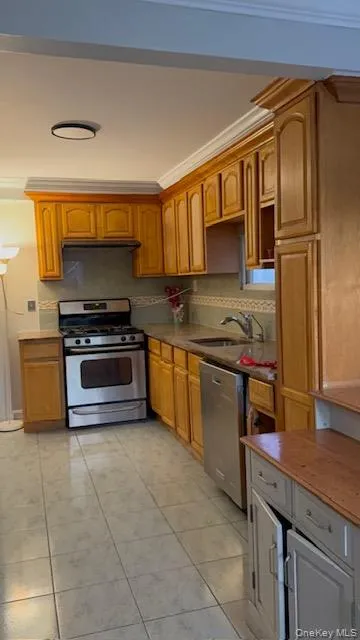 915 7th Street, North Hempstead, NY, 3 Bedrooms Bedrooms, 6 Rooms Rooms,1 BathroomBathrooms,Residential Lease,For Rent,7th,0,949087 915 7th Street, North Hempstead, NY, 3 Bedrooms Bedrooms, 6 Rooms Rooms,1 BathroomBathrooms,Residential Lease,For Rent,7th,0,949087