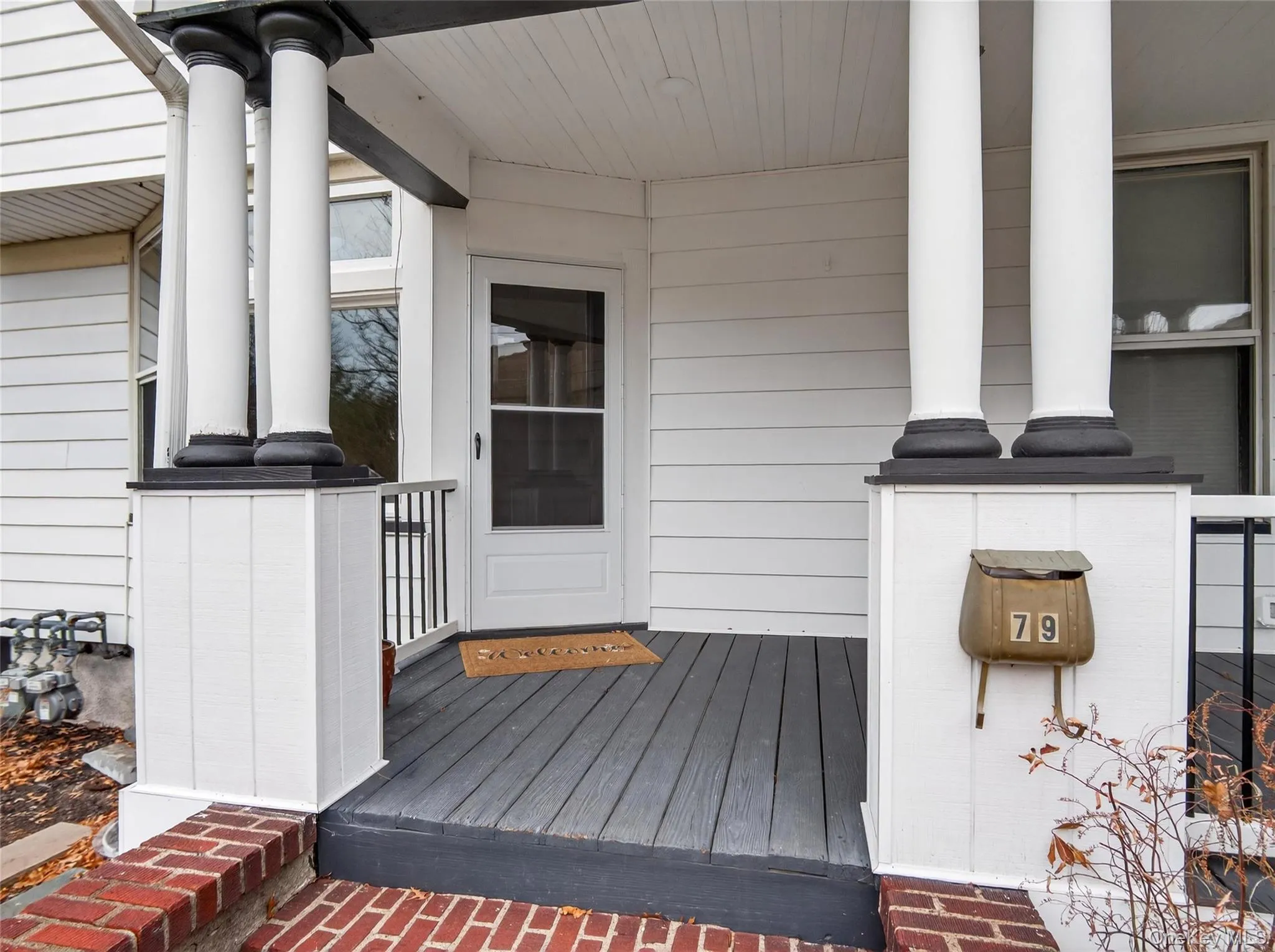 Property entrance with a porch Property entrance with a porch