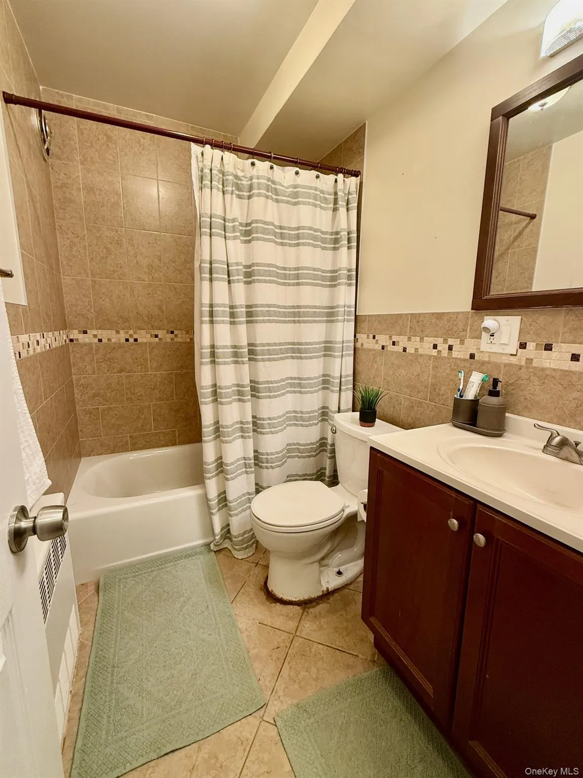 Full updated bathroom Full updated bathroom