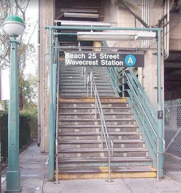 A-train Wave crest -Beach 25th St A-train Wave crest -Beach 25th St