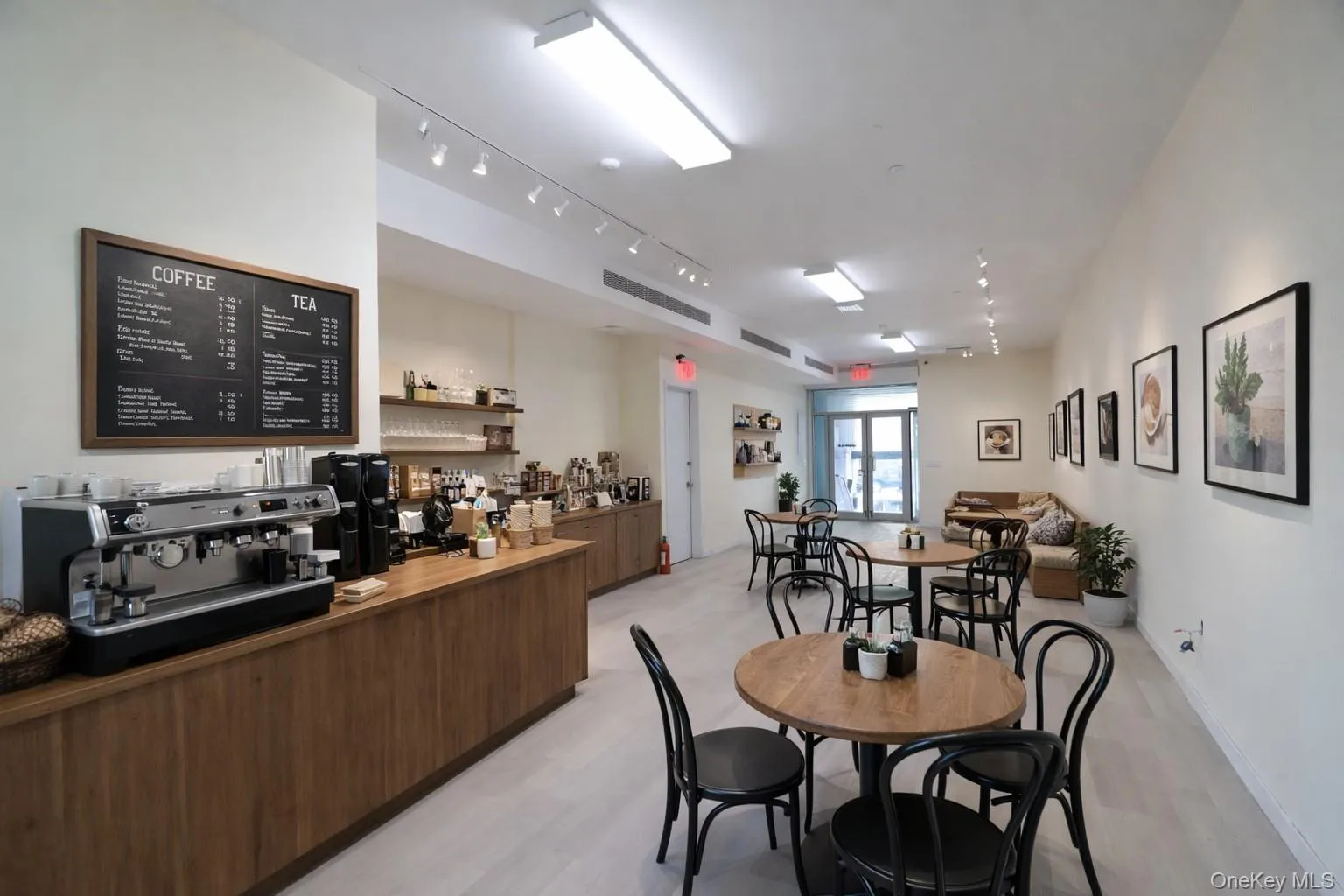 Virtually staged coffee shop Virtually staged coffee shop