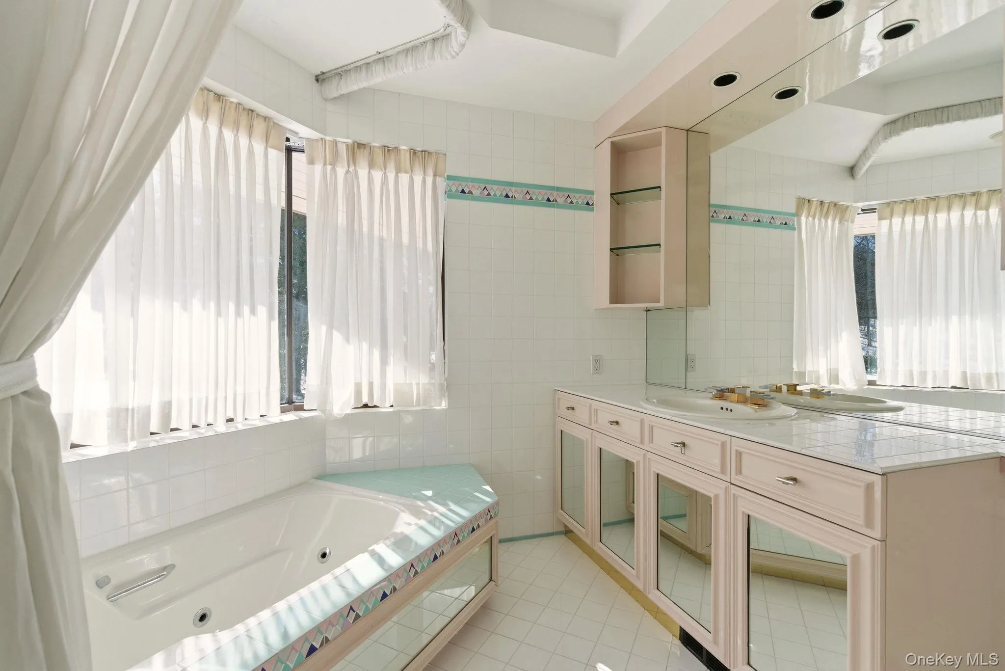 101 Wheatley Road, North Hempstead, NY, 6 Bedrooms Bedrooms, 15 Rooms Rooms,6 BathroomsBathrooms,Residential,For Rent,Wheatley,0,949378 101 Wheatley Road, North Hempstead, NY, 6 Bedrooms Bedrooms, 15 Rooms Rooms,6 BathroomsBathrooms,Residential,For Rent,Wheatley,0,949378