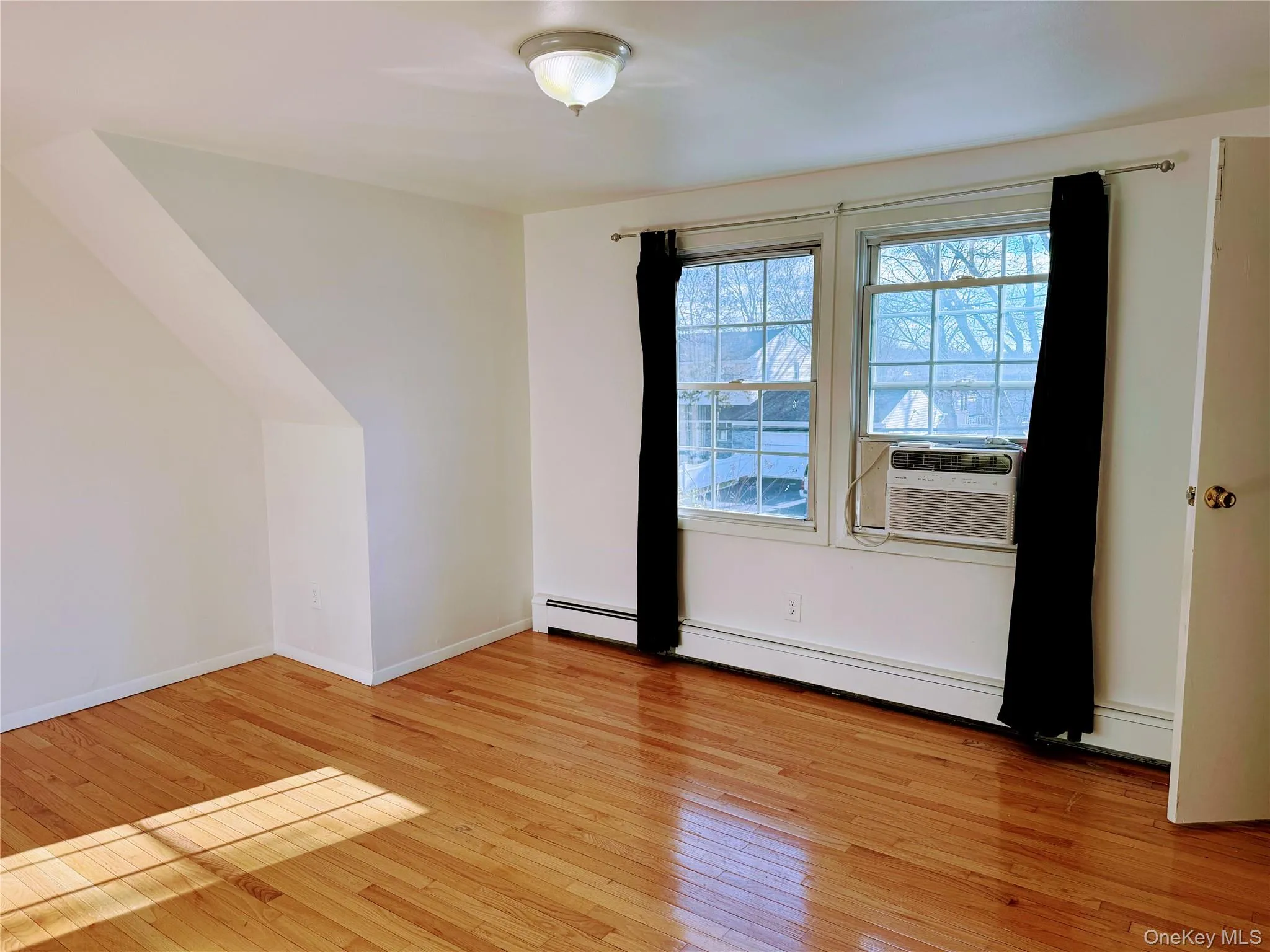 Large Bedroom #1 (third view) Large Bedroom #1 (third view)