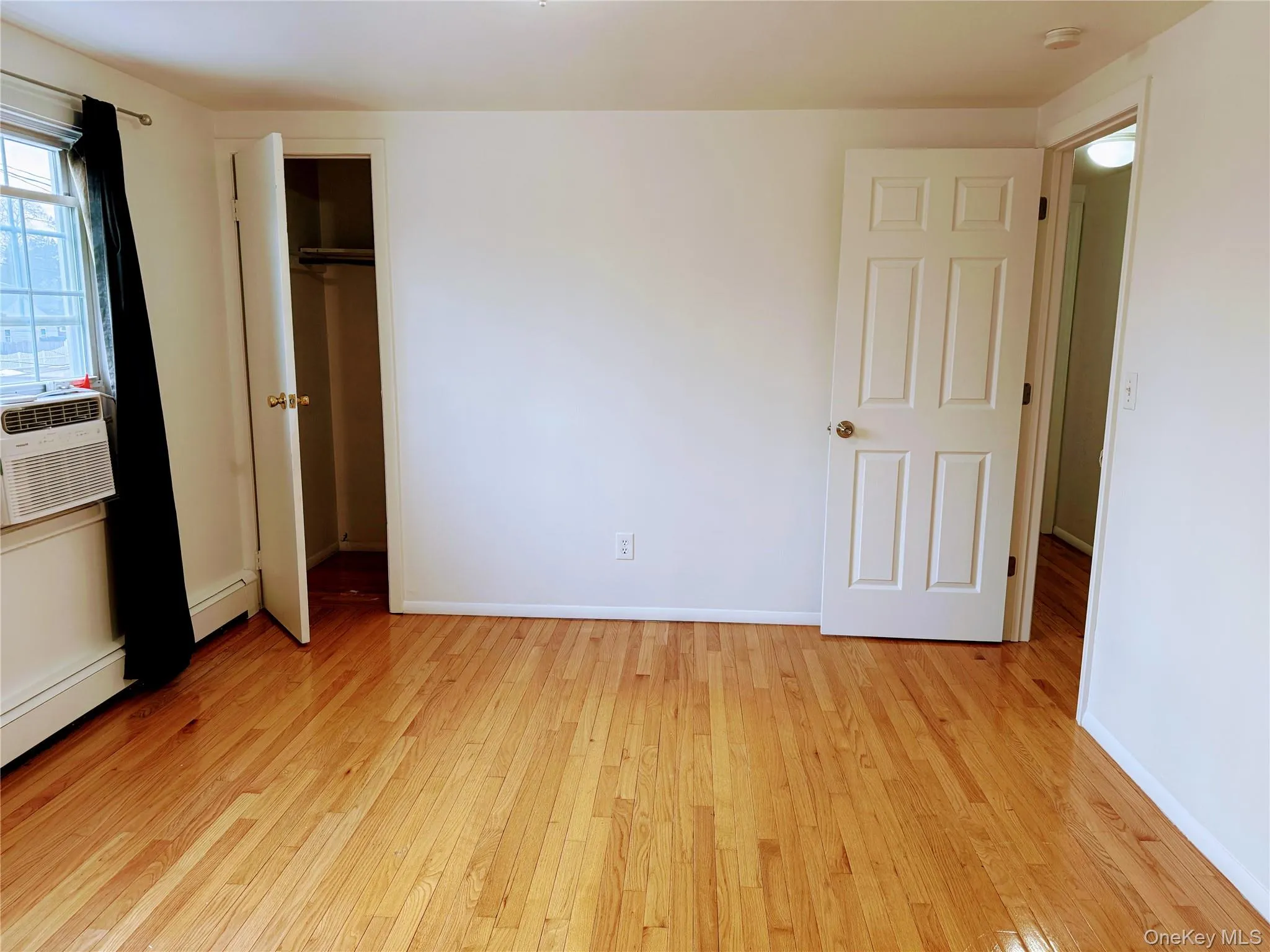 Large Bedroom #1 (Closet View) Large Bedroom #1 (Closet View)