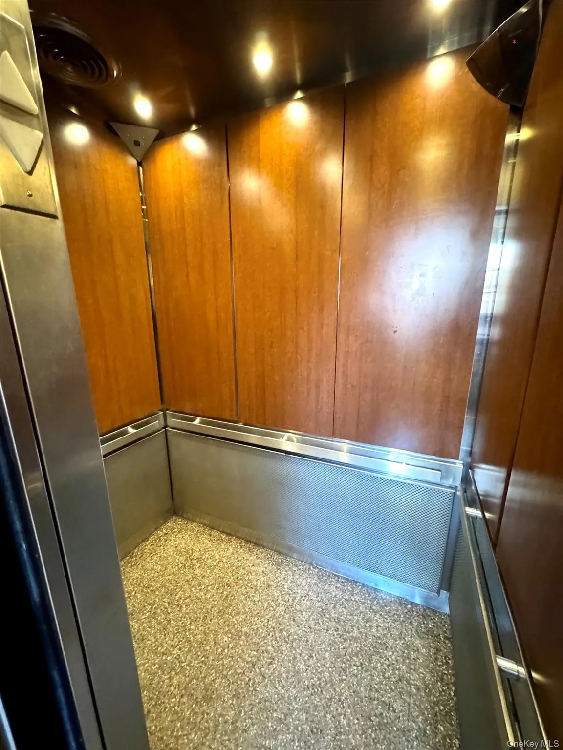 Elevator Elevator