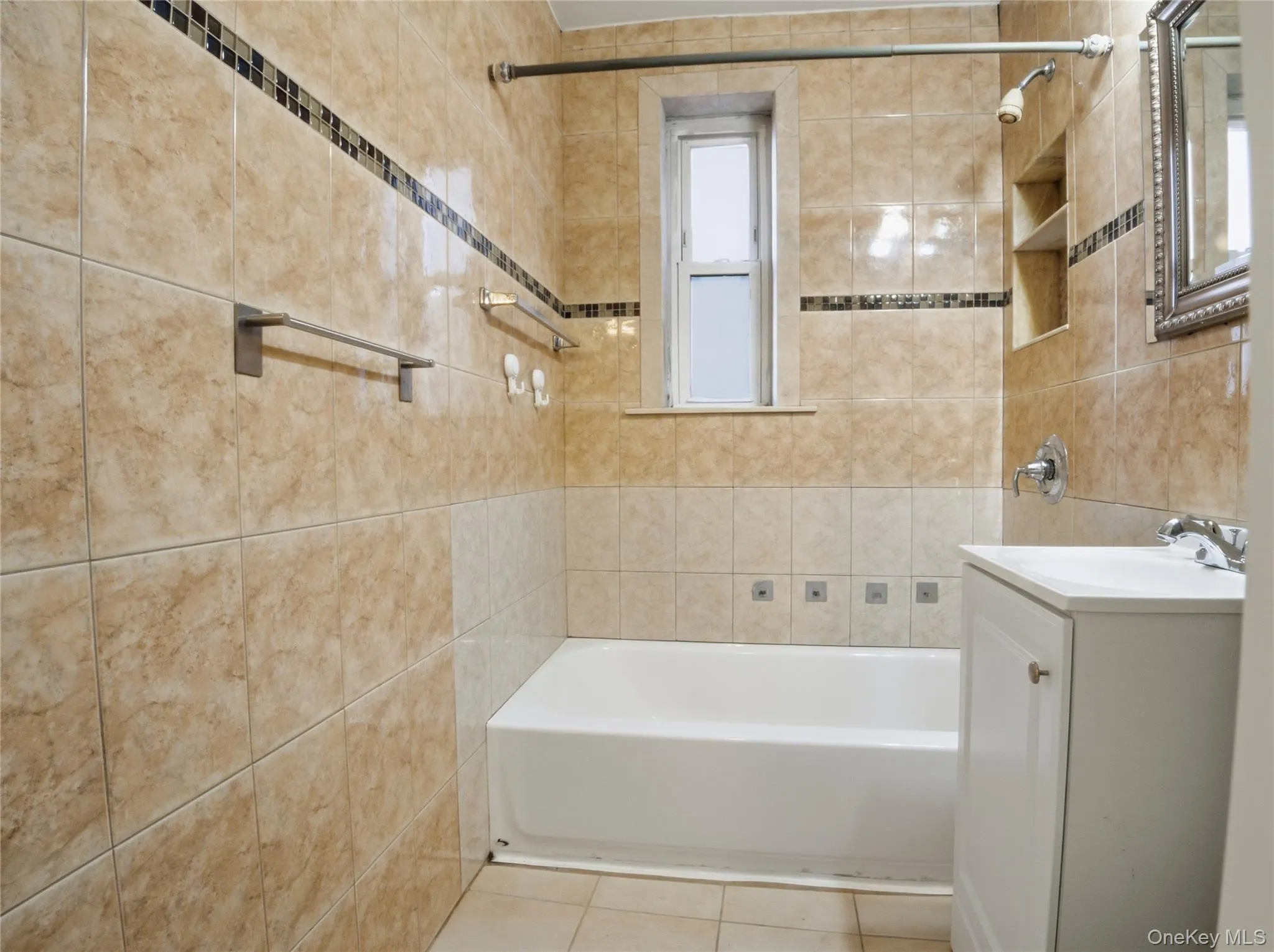 2090 Barnes Avenue, New York, NY, 2 Bedrooms Bedrooms, 5 Rooms Rooms,1 BathroomBathrooms,Residential,For Rent,Barnes,0,949467 2090 Barnes Avenue, New York, NY, 2 Bedrooms Bedrooms, 5 Rooms Rooms,1 BathroomBathrooms,Residential,For Rent,Barnes,0,949467