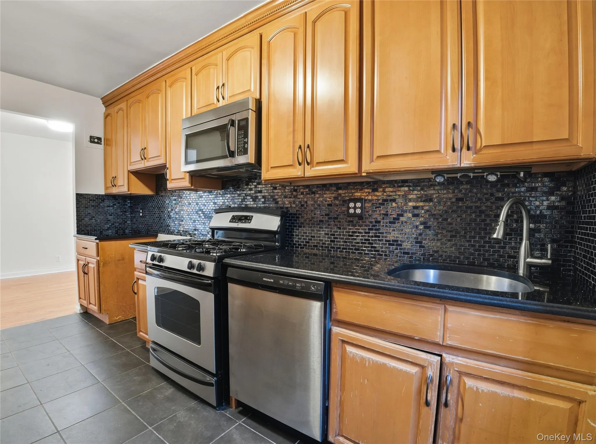 2090 Barnes Avenue, New York, NY, 2 Bedrooms Bedrooms, 5 Rooms Rooms,1 BathroomBathrooms,Residential,For Rent,Barnes,0,949467 2090 Barnes Avenue, New York, NY, 2 Bedrooms Bedrooms, 5 Rooms Rooms,1 BathroomBathrooms,Residential,For Rent,Barnes,0,949467