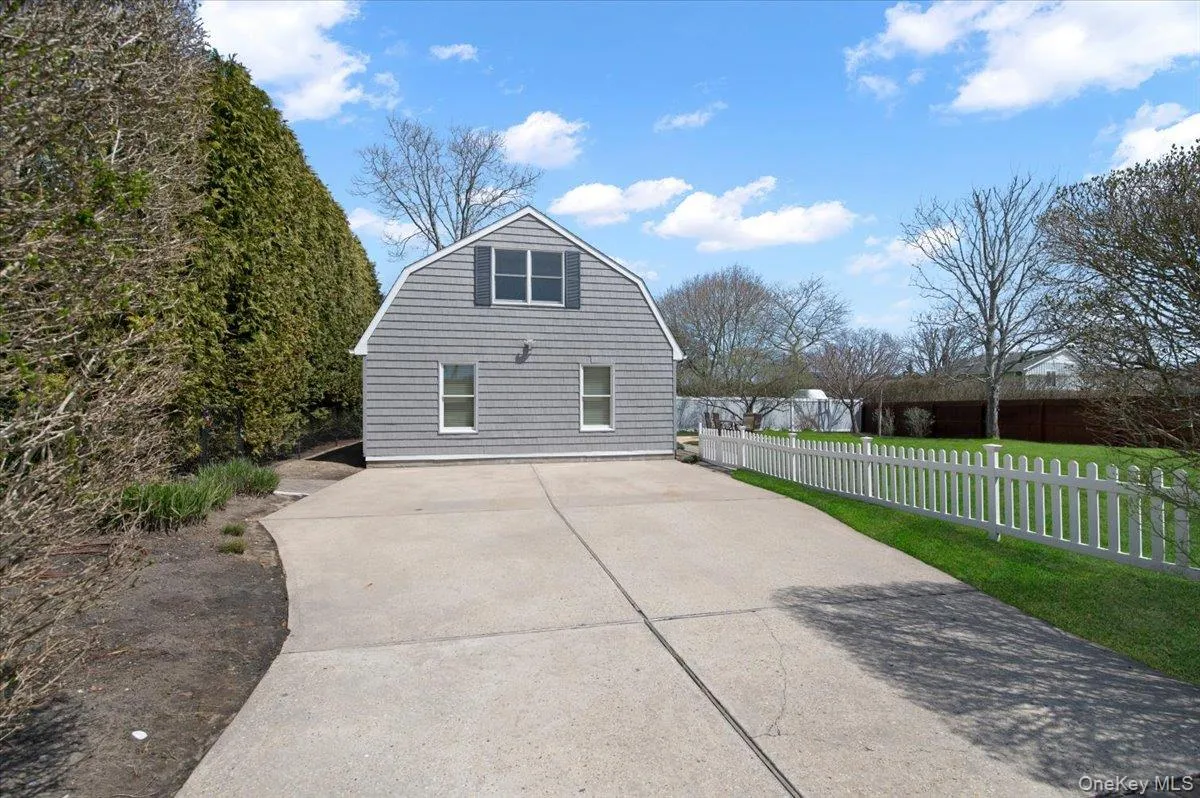 25 Gardners Lane, Southampton, NY, 2 Bedrooms Bedrooms, 5 Rooms Rooms,1 BathroomBathrooms,Residential Lease,For Rent,Gardners,0,949472 25 Gardners Lane, Southampton, NY, 2 Bedrooms Bedrooms, 5 Rooms Rooms,1 BathroomBathrooms,Residential Lease,For Rent,Gardners,0,949472