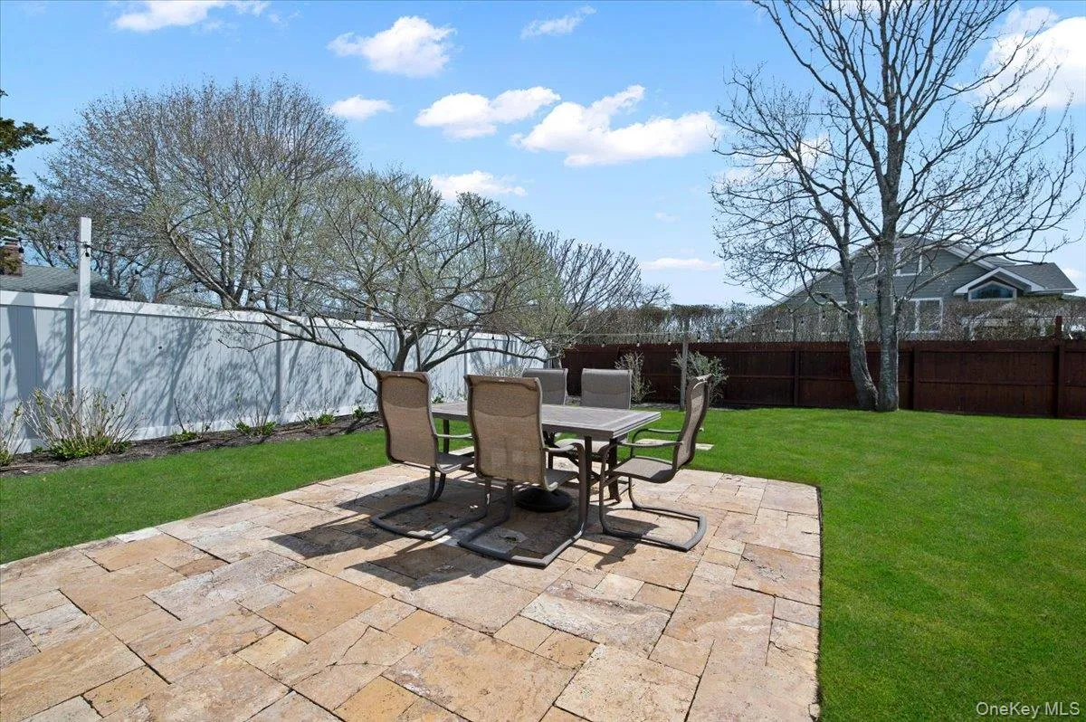 25 Gardners Lane, Southampton, NY, 2 Bedrooms Bedrooms, 5 Rooms Rooms,1 BathroomBathrooms,Residential Lease,For Rent,Gardners,0,949472 25 Gardners Lane, Southampton, NY, 2 Bedrooms Bedrooms, 5 Rooms Rooms,1 BathroomBathrooms,Residential Lease,For Rent,Gardners,0,949472