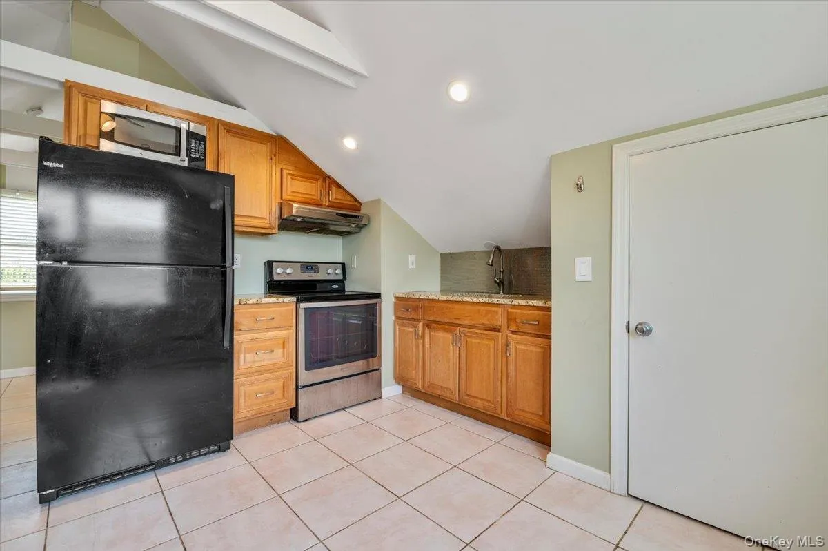 25 Gardners Lane, Southampton, NY, 2 Bedrooms Bedrooms, 5 Rooms Rooms,1 BathroomBathrooms,Residential Lease,For Rent,Gardners,0,949472 25 Gardners Lane, Southampton, NY, 2 Bedrooms Bedrooms, 5 Rooms Rooms,1 BathroomBathrooms,Residential Lease,For Rent,Gardners,0,949472