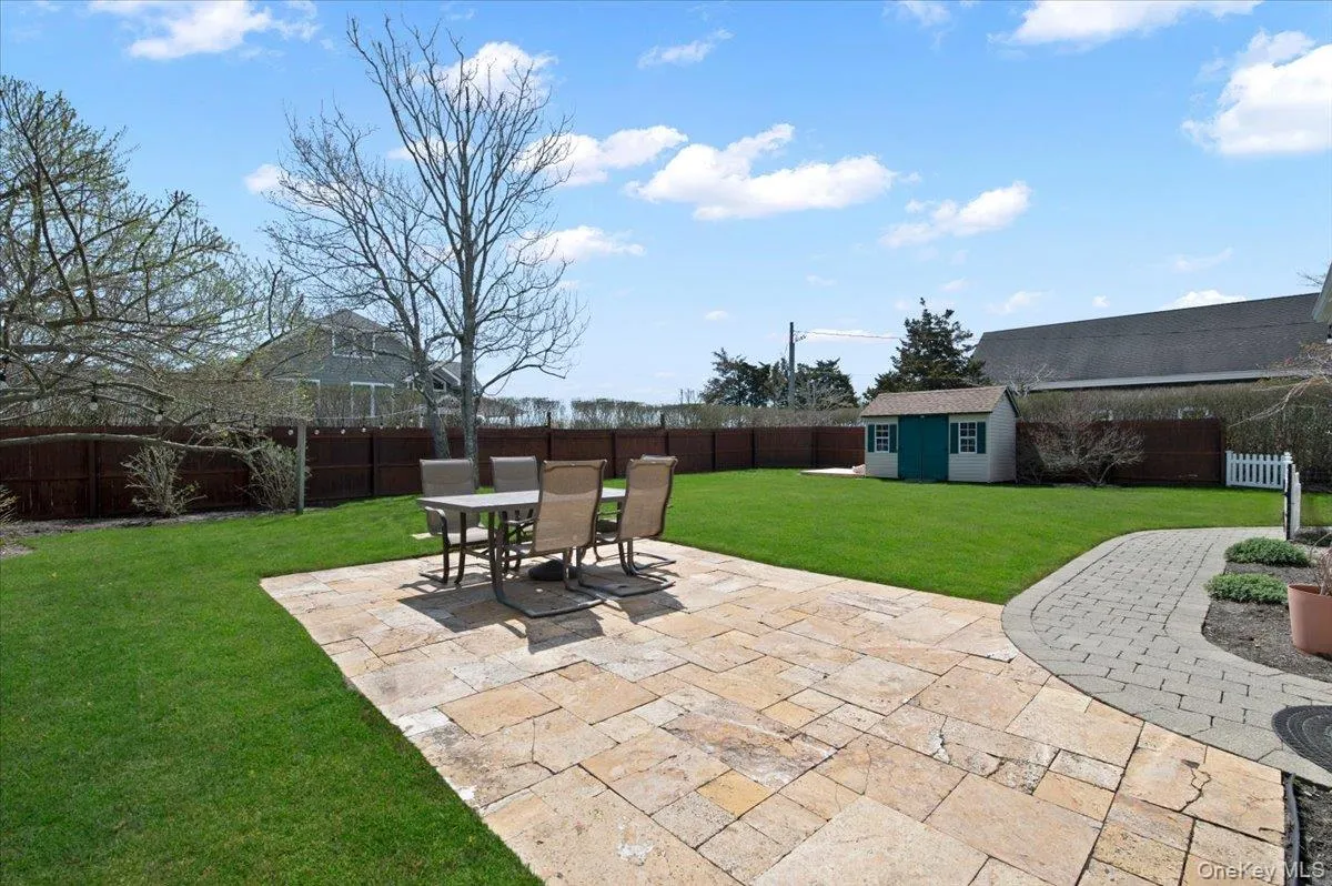 25 Gardners Lane, Southampton, NY, 2 Bedrooms Bedrooms, 5 Rooms Rooms,1 BathroomBathrooms,Residential Lease,For Rent,Gardners,0,949472 25 Gardners Lane, Southampton, NY, 2 Bedrooms Bedrooms, 5 Rooms Rooms,1 BathroomBathrooms,Residential Lease,For Rent,Gardners,0,949472