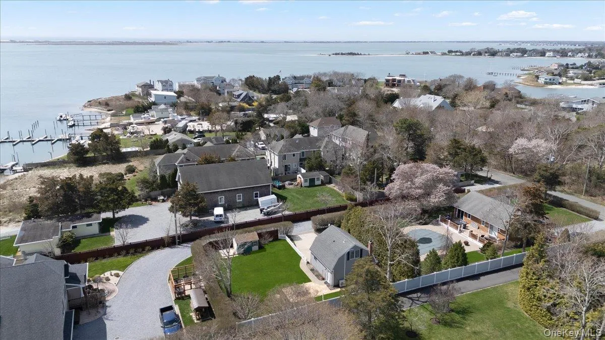 25 Gardners Lane, Southampton, NY, 2 Bedrooms Bedrooms, 5 Rooms Rooms,1 BathroomBathrooms,Residential Lease,For Rent,Gardners,0,949472 25 Gardners Lane, Southampton, NY, 2 Bedrooms Bedrooms, 5 Rooms Rooms,1 BathroomBathrooms,Residential Lease,For Rent,Gardners,0,949472