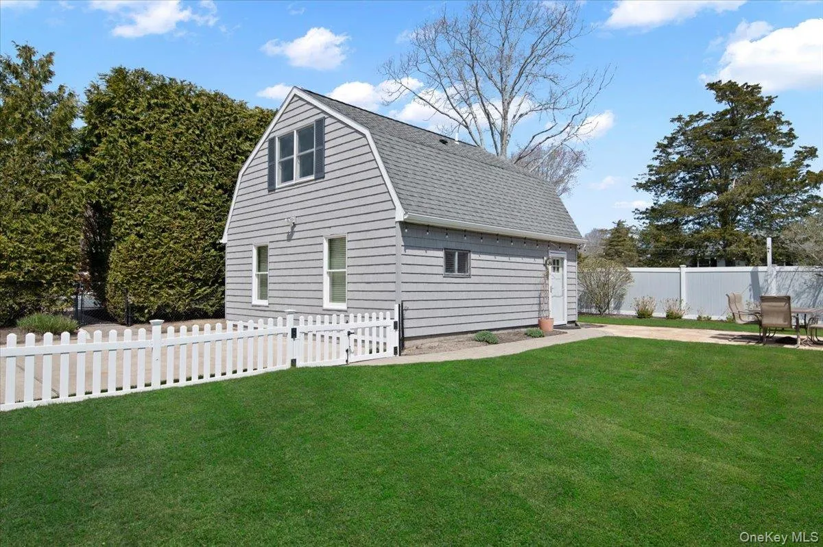 25 Gardners Lane, Southampton, NY, 2 Bedrooms Bedrooms, 5 Rooms Rooms,1 BathroomBathrooms,Residential Lease,For Rent,Gardners,0,949472 25 Gardners Lane, Southampton, NY, 2 Bedrooms Bedrooms, 5 Rooms Rooms,1 BathroomBathrooms,Residential Lease,For Rent,Gardners,0,949472