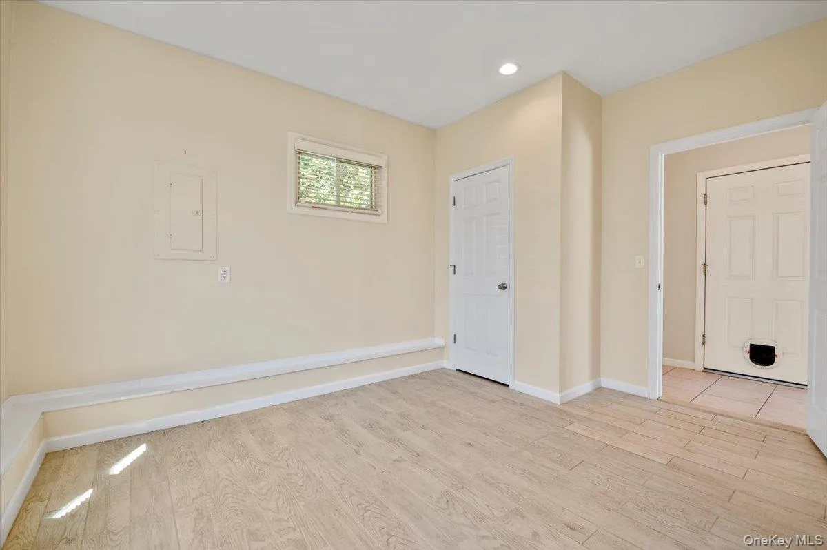 25 Gardners Lane, Southampton, NY, 2 Bedrooms Bedrooms, 5 Rooms Rooms,1 BathroomBathrooms,Residential Lease,For Rent,Gardners,0,949472 25 Gardners Lane, Southampton, NY, 2 Bedrooms Bedrooms, 5 Rooms Rooms,1 BathroomBathrooms,Residential Lease,For Rent,Gardners,0,949472