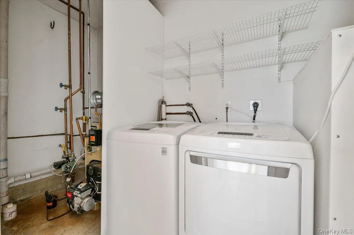 25 Gardners Lane, Southampton, NY, 2 Bedrooms Bedrooms, 5 Rooms Rooms,1 BathroomBathrooms,Residential Lease,For Rent,Gardners,0,949472 25 Gardners Lane, Southampton, NY, 2 Bedrooms Bedrooms, 5 Rooms Rooms,1 BathroomBathrooms,Residential Lease,For Rent,Gardners,0,949472