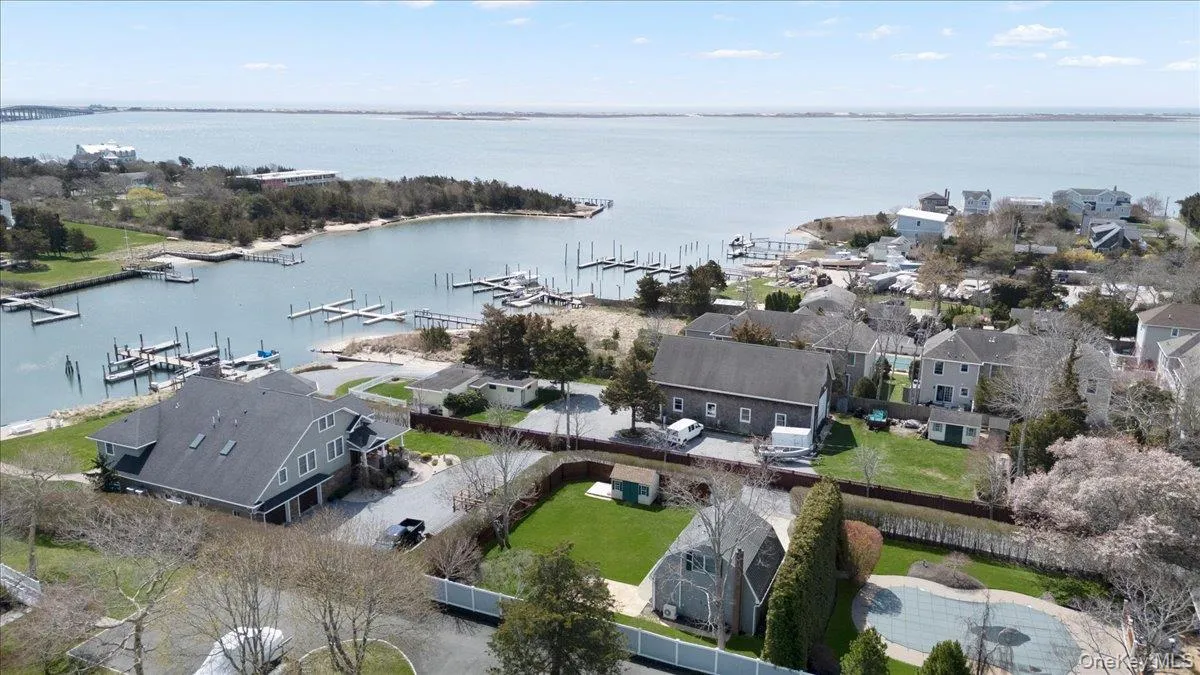 25 Gardners Lane, Southampton, NY, 2 Bedrooms Bedrooms, 5 Rooms Rooms,1 BathroomBathrooms,Residential Lease,For Rent,Gardners,0,949472 25 Gardners Lane, Southampton, NY, 2 Bedrooms Bedrooms, 5 Rooms Rooms,1 BathroomBathrooms,Residential Lease,For Rent,Gardners,0,949472