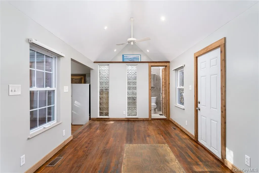 56 Foster Avenue, Southampton, NY, 3 Rooms Rooms,1 BathroomBathrooms,Residential Lease,Idx,Foster,0,949546 56 Foster Avenue, Southampton, NY, 3 Rooms Rooms,1 BathroomBathrooms,Residential Lease,Idx,Foster,0,949546