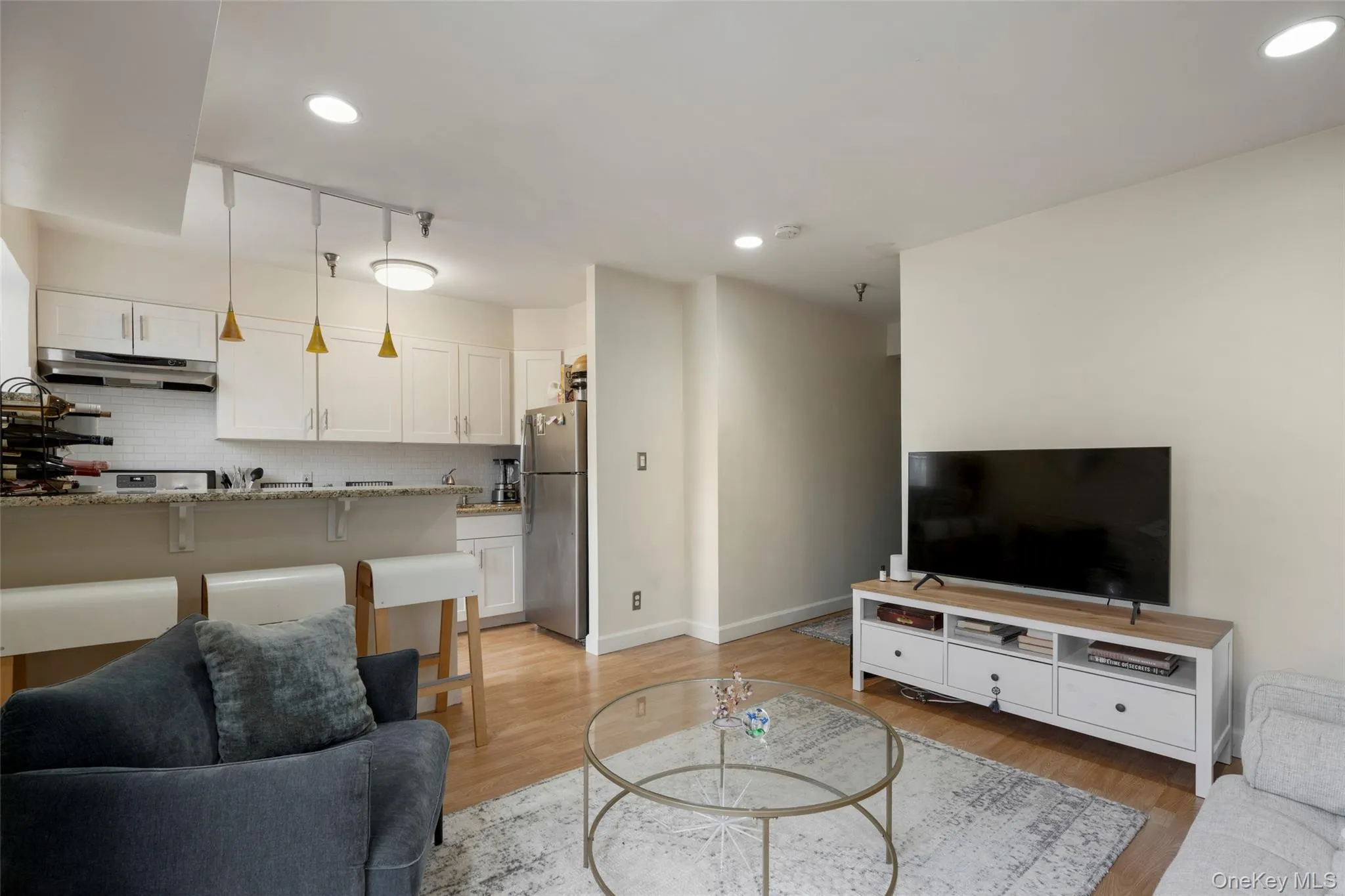 Plenty of spce to sit and enjoy a good movie or entertain. Plenty of spce to sit and enjoy a good movie or entertain.