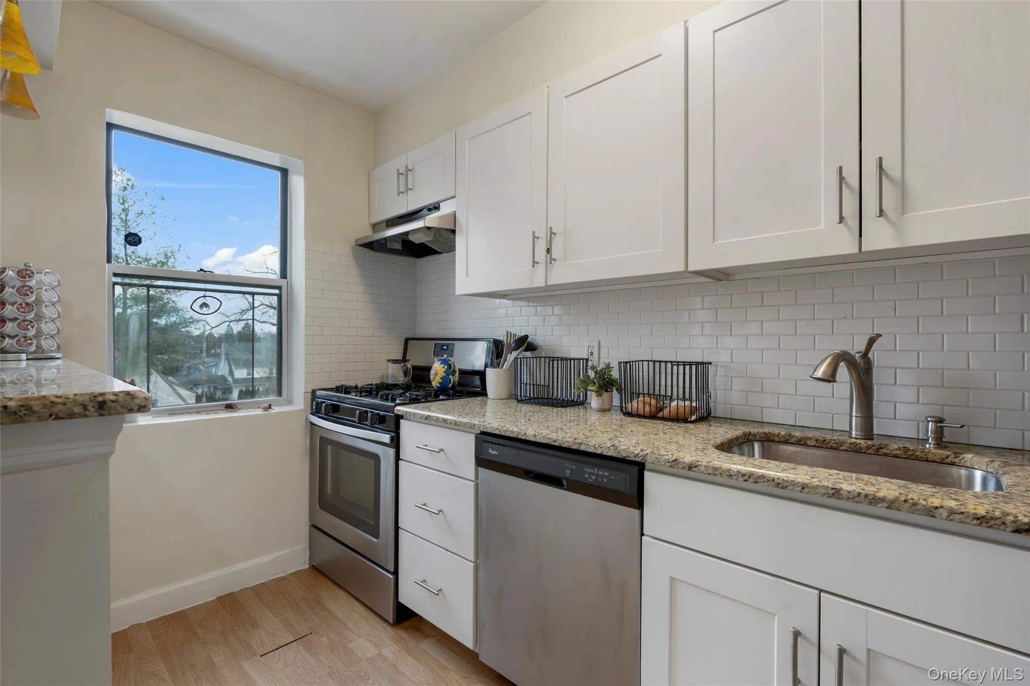 This gourmet kitchen is perfect for cooking. This gourmet kitchen is perfect for cooking.