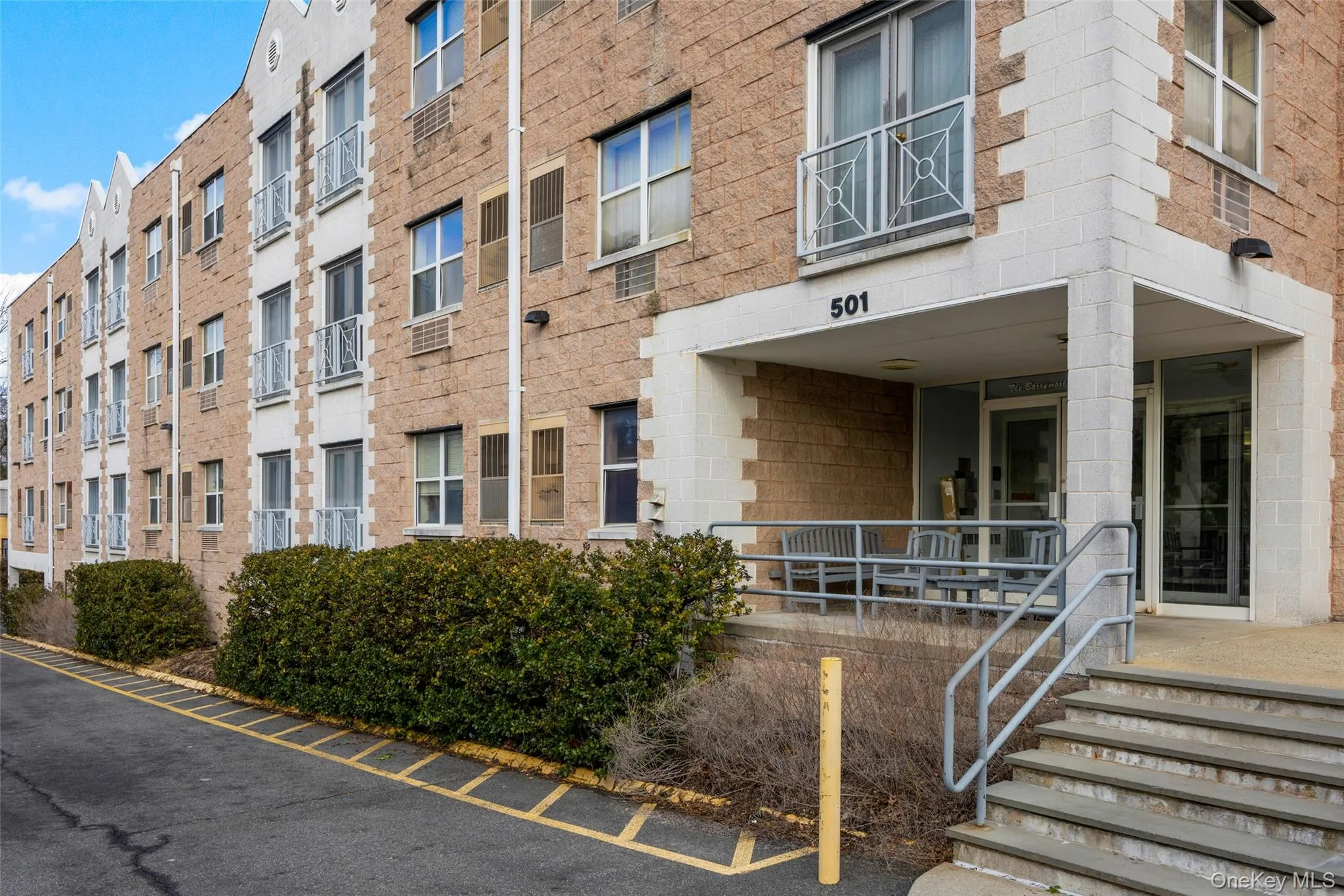 Located just 1/2 mile from the Mamaroneck Train and town. Located just 1/2 mile from the Mamaroneck Train and town.