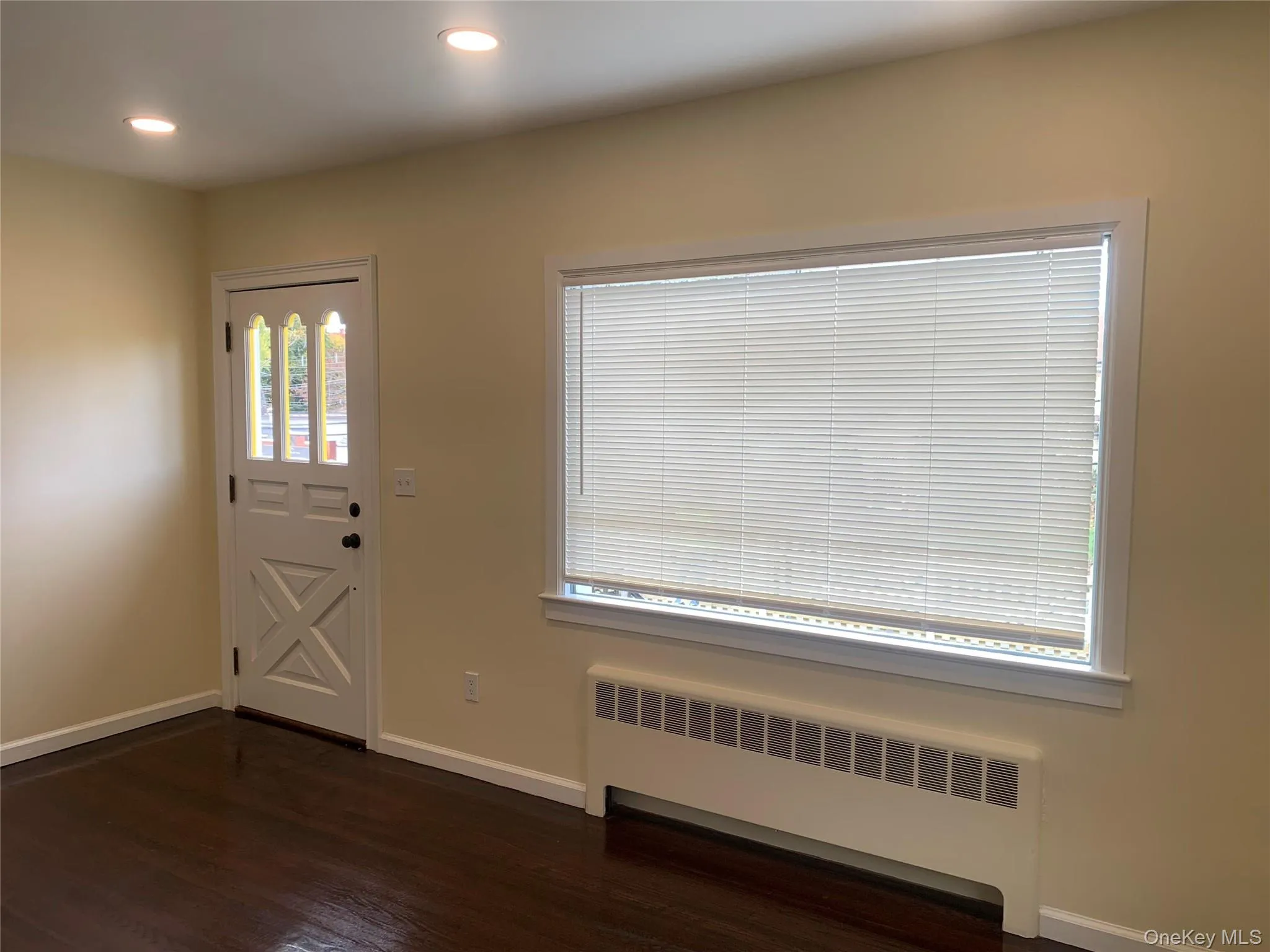 Foyer/living room Foyer/living room