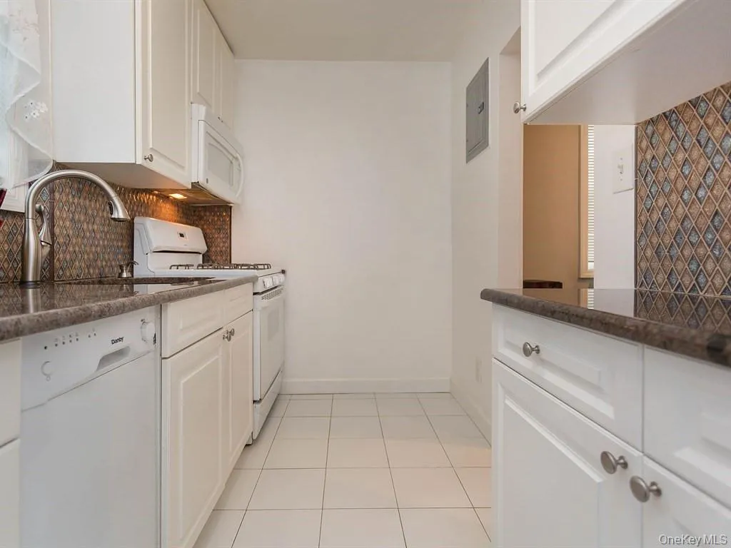 67-51 223rd Place, New York, NY, 2 Bedrooms Bedrooms, 4 Rooms Rooms,1 BathroomBathrooms,Residential Lease,For Rent,223rd,0,949723 67-51 223rd Place, New York, NY, 2 Bedrooms Bedrooms, 4 Rooms Rooms,1 BathroomBathrooms,Residential Lease,For Rent,223rd,0,949723