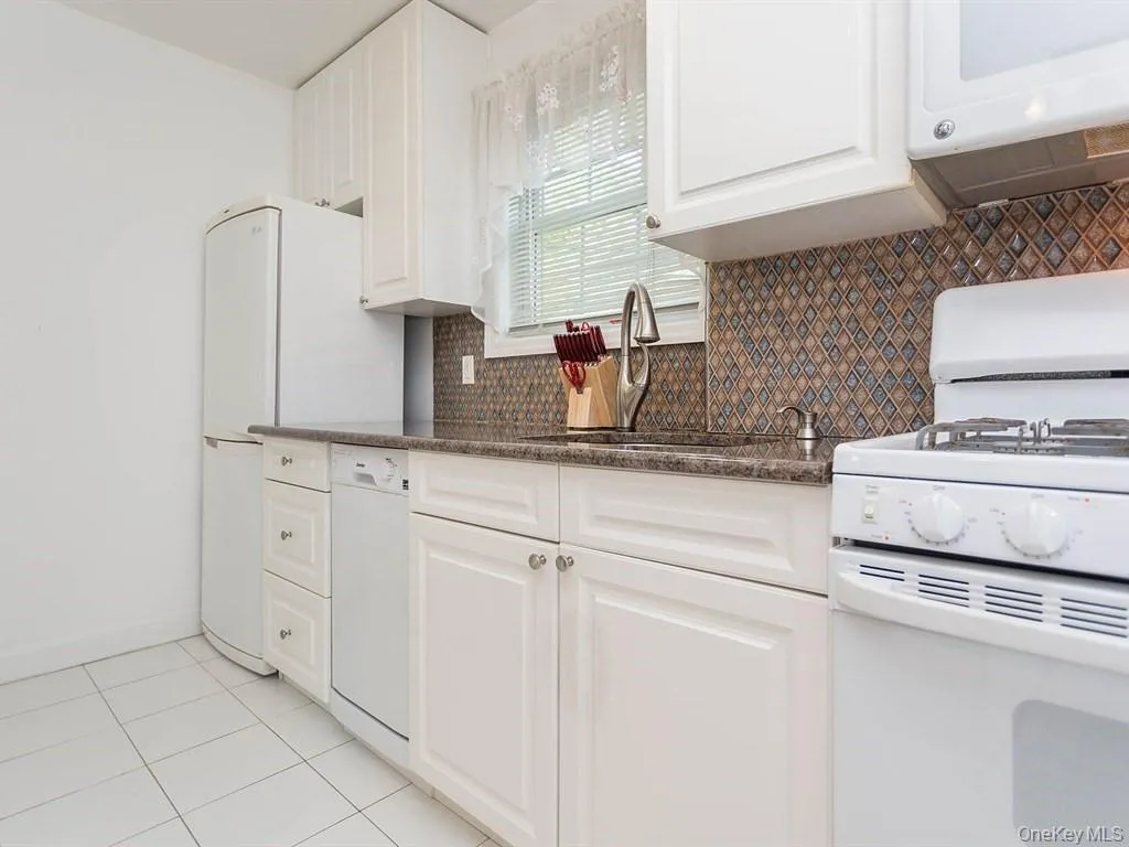 67-51 223rd Place, New York, NY, 2 Bedrooms Bedrooms, 4 Rooms Rooms,1 BathroomBathrooms,Residential Lease,Idx,223rd,0,949723 67-51 223rd Place, New York, NY, 2 Bedrooms Bedrooms, 4 Rooms Rooms,1 BathroomBathrooms,Residential Lease,Idx,223rd,0,949723