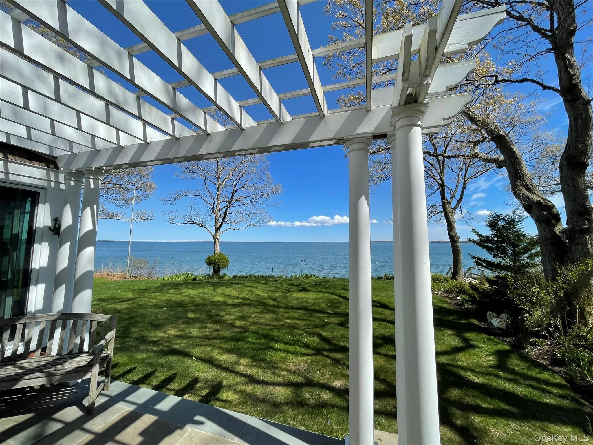 Wooden portico, perfect area for shaded alfresco dinning Wooden portico, perfect area for shaded alfresco dinning