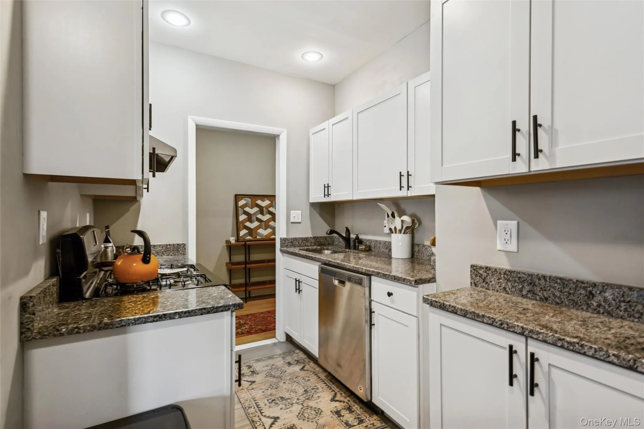 12 Hempstead Avenue, Hempstead, NY, 1 Bedroom Bedrooms, 3 Rooms Rooms,1 BathroomBathrooms,Residential,For Rent,Hempstead,0,KEY949766 12 Hempstead Avenue, Hempstead, NY, 1 Bedroom Bedrooms, 3 Rooms Rooms,1 BathroomBathrooms,Residential,For Rent,Hempstead,0,KEY949766