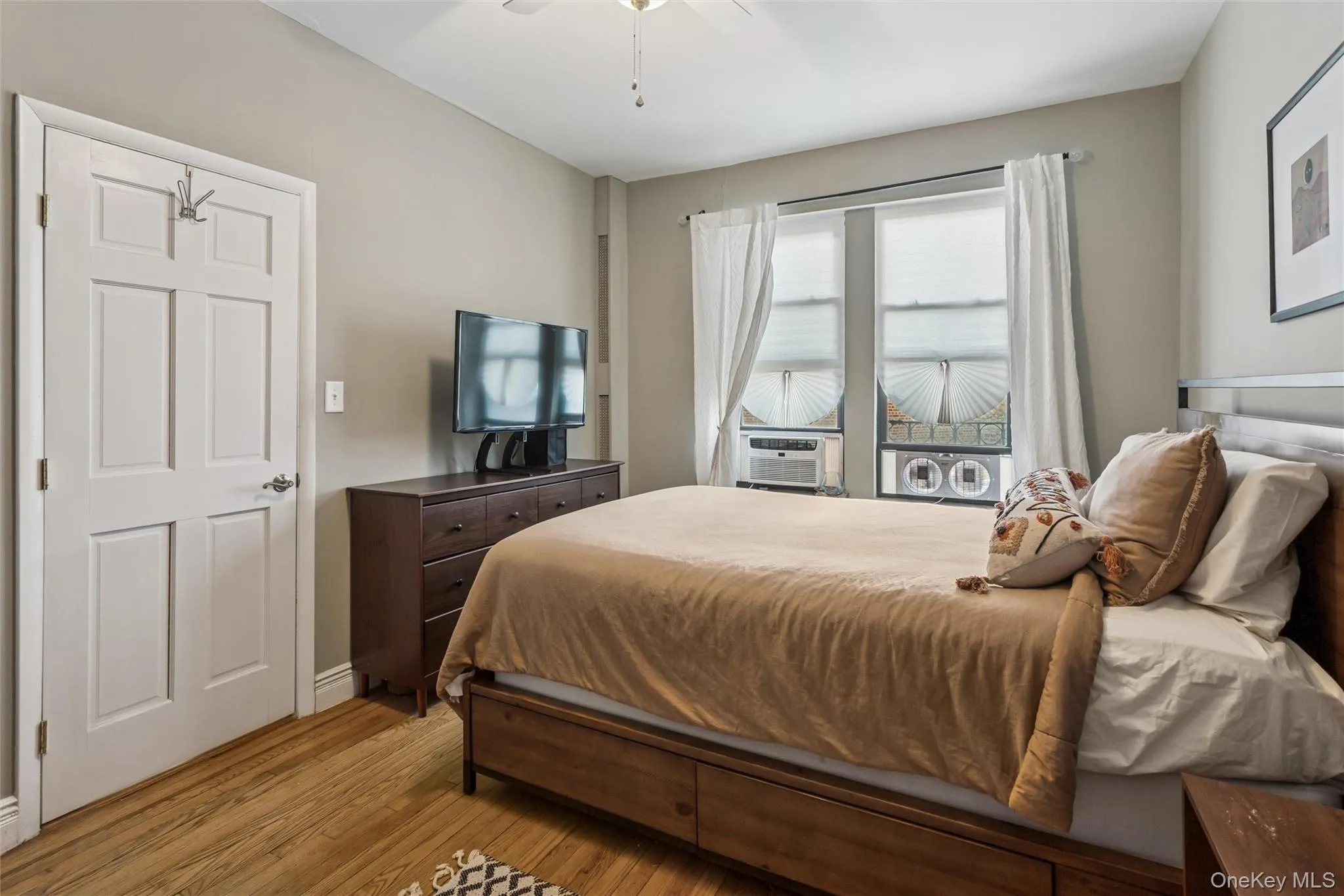 Bedroom with spacious closet Bedroom with spacious closet