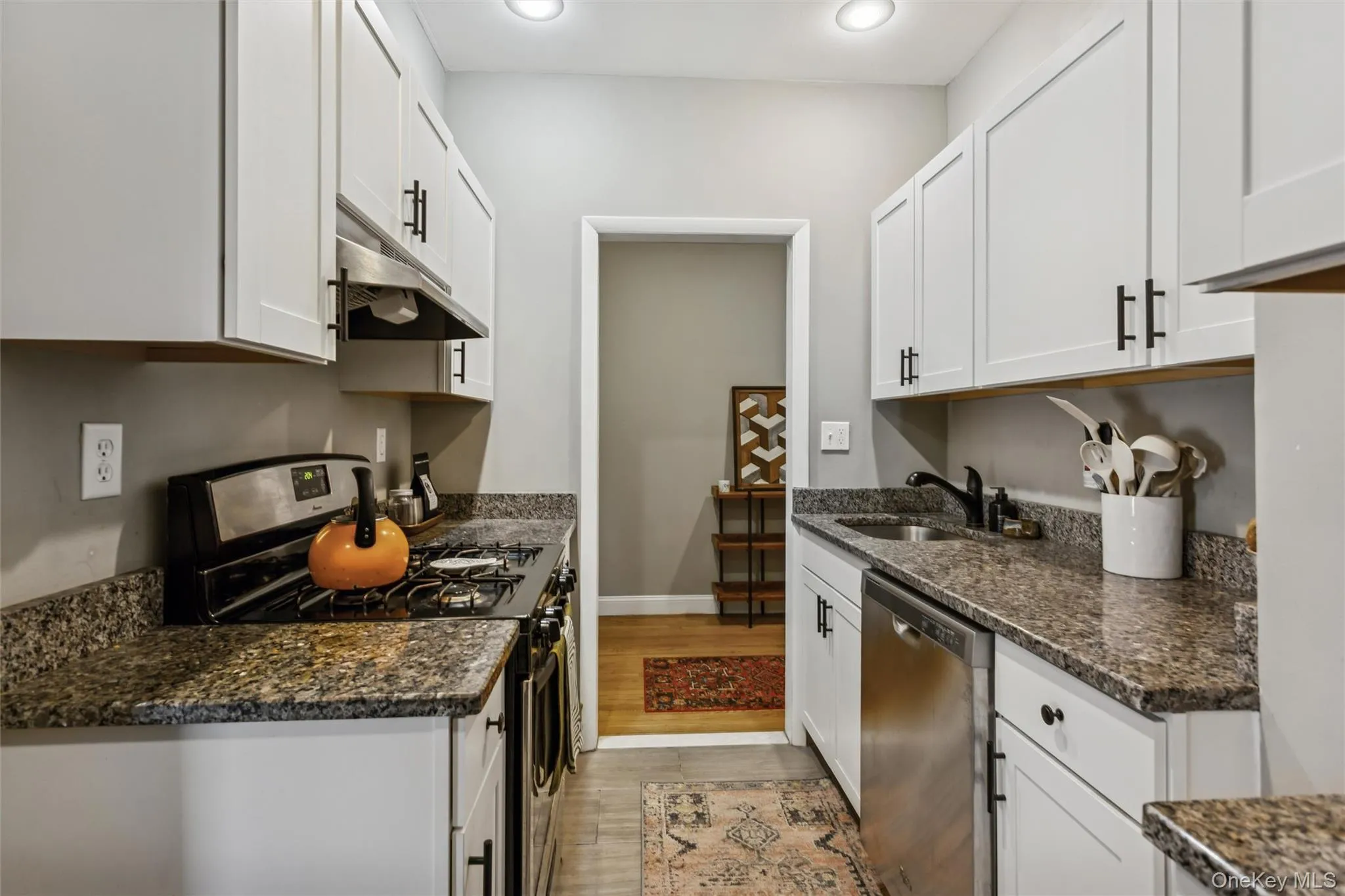 12 Hempstead Avenue, Hempstead, NY, 1 Bedroom Bedrooms, 3 Rooms Rooms,1 BathroomBathrooms,Residential,For Rent,Hempstead,0,KEY949766 12 Hempstead Avenue, Hempstead, NY, 1 Bedroom Bedrooms, 3 Rooms Rooms,1 BathroomBathrooms,Residential,For Rent,Hempstead,0,KEY949766
