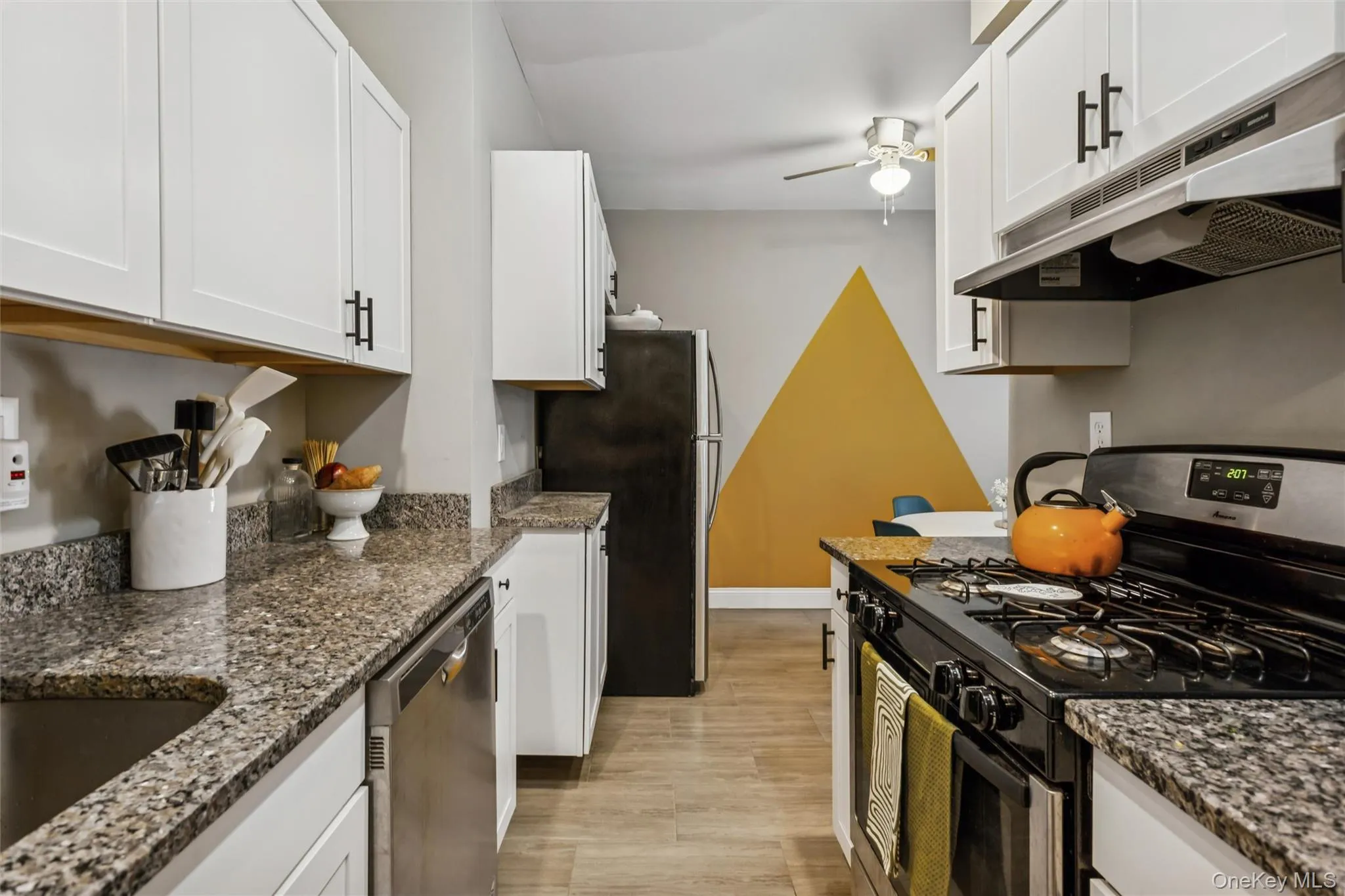 12 Hempstead Avenue, Hempstead, NY, 1 Bedroom Bedrooms, 3 Rooms Rooms,1 BathroomBathrooms,Residential,For Rent,Hempstead,0,KEY949766 12 Hempstead Avenue, Hempstead, NY, 1 Bedroom Bedrooms, 3 Rooms Rooms,1 BathroomBathrooms,Residential,For Rent,Hempstead,0,KEY949766