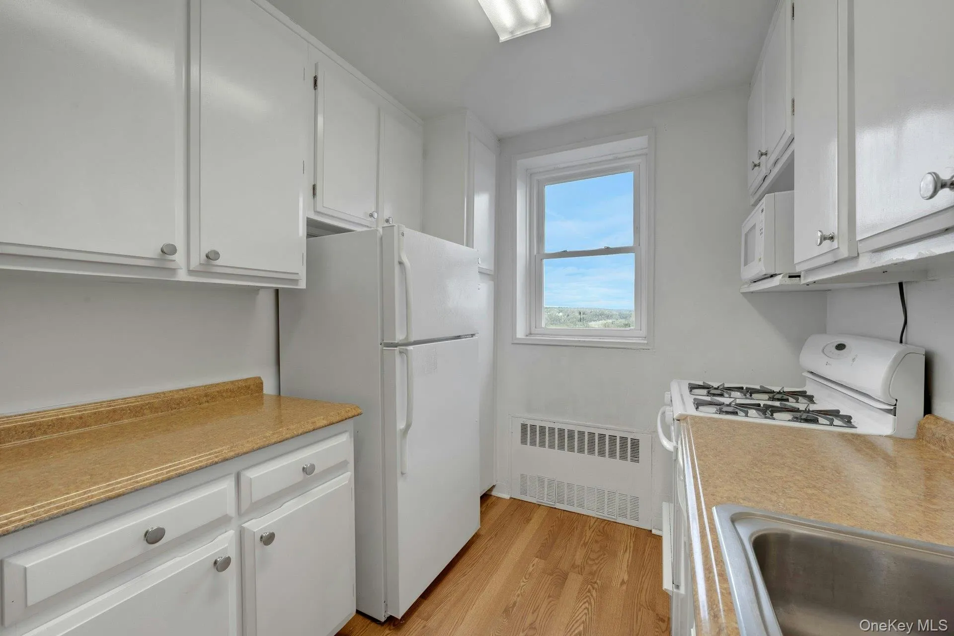Large - Eat In Kitchen w/Panoramic views Large - Eat In Kitchen w/Panoramic views