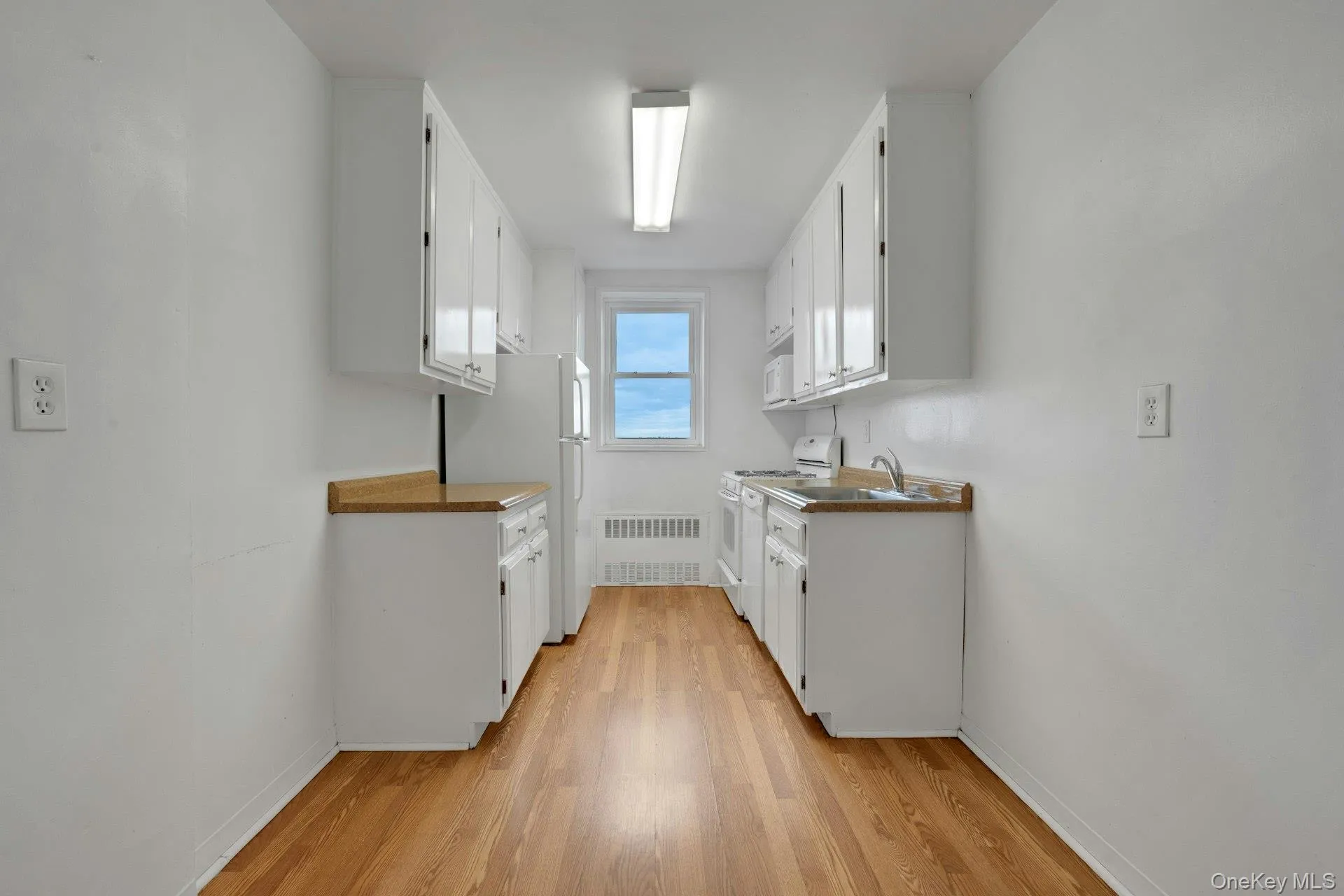 Eat In Kitchen w/Panoramic views Eat In Kitchen w/Panoramic views