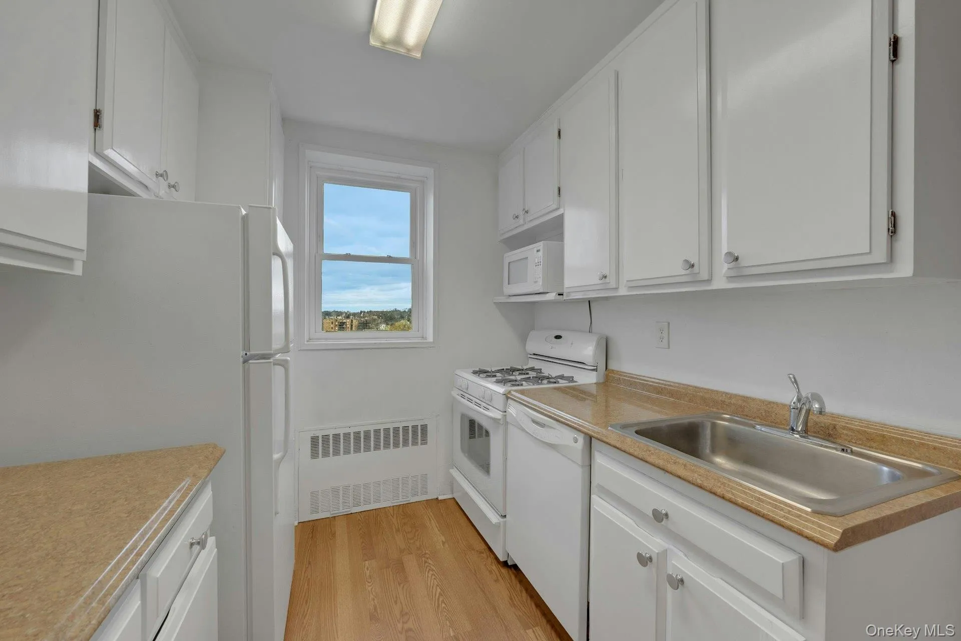 Large - Eat In Kitchen Large - Eat In Kitchen