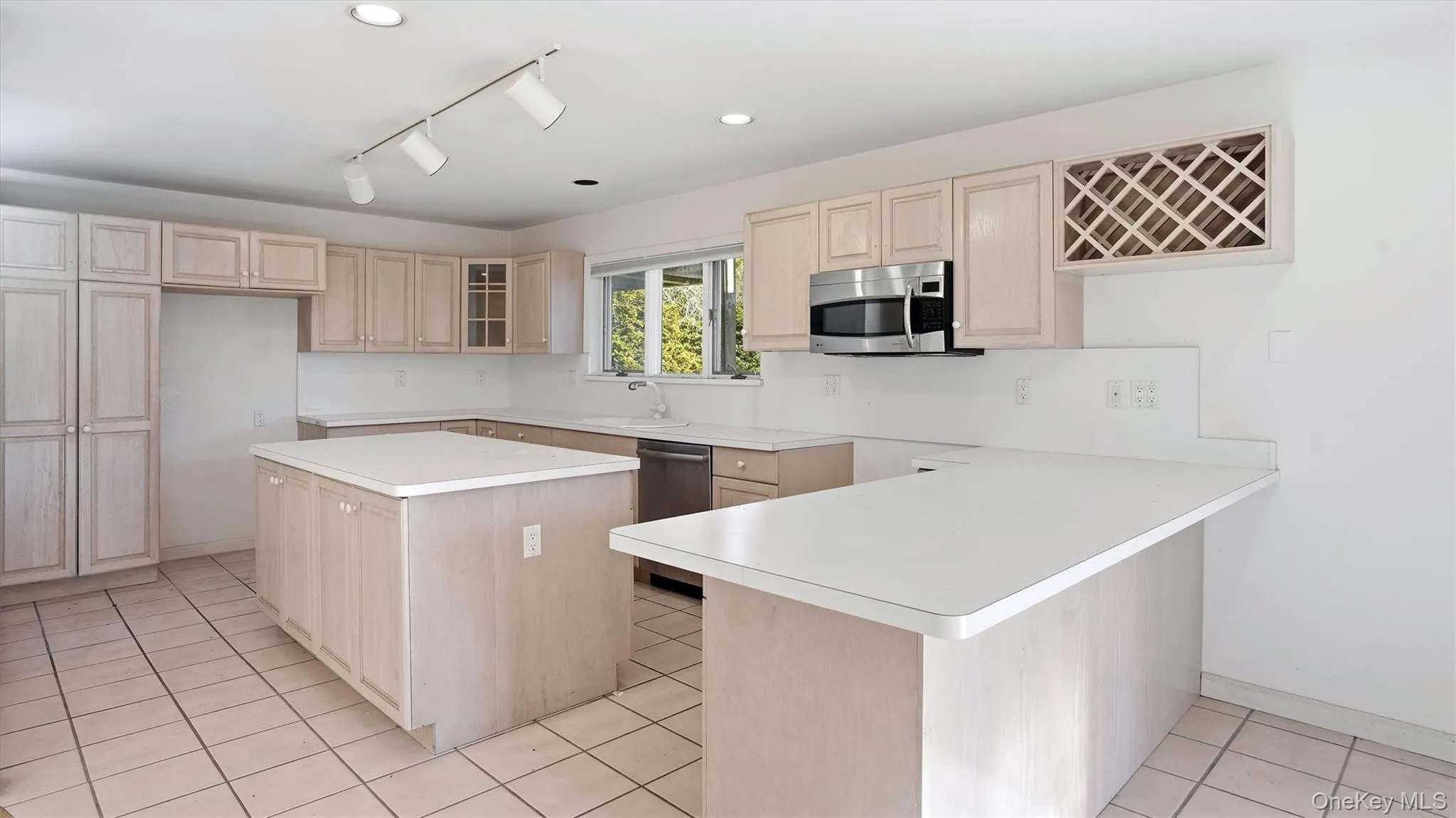103 Middle Pond Road, Southampton, New York 11968
