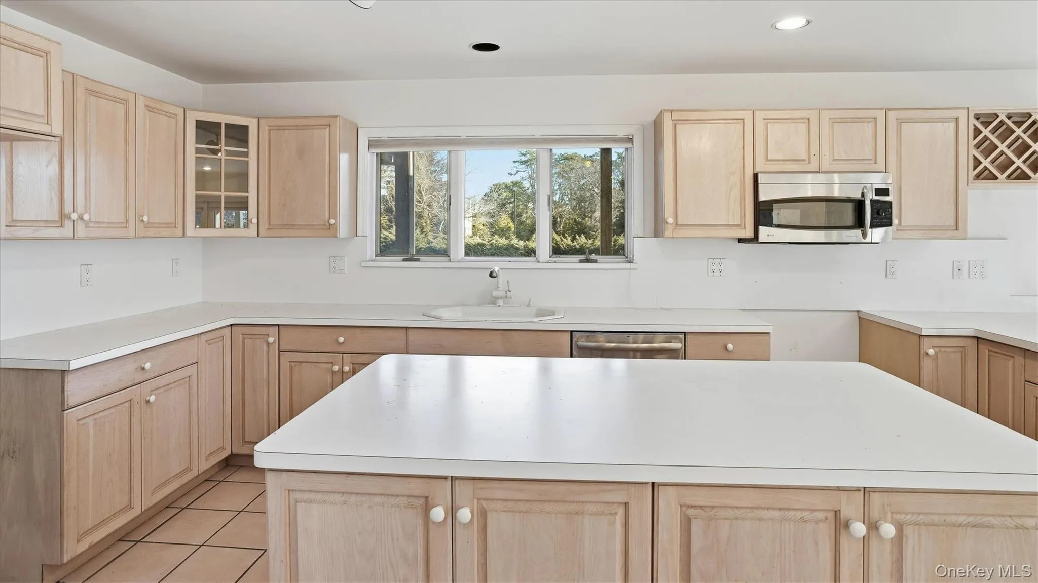 103 Middle Pond Road, Southampton, New York 11968