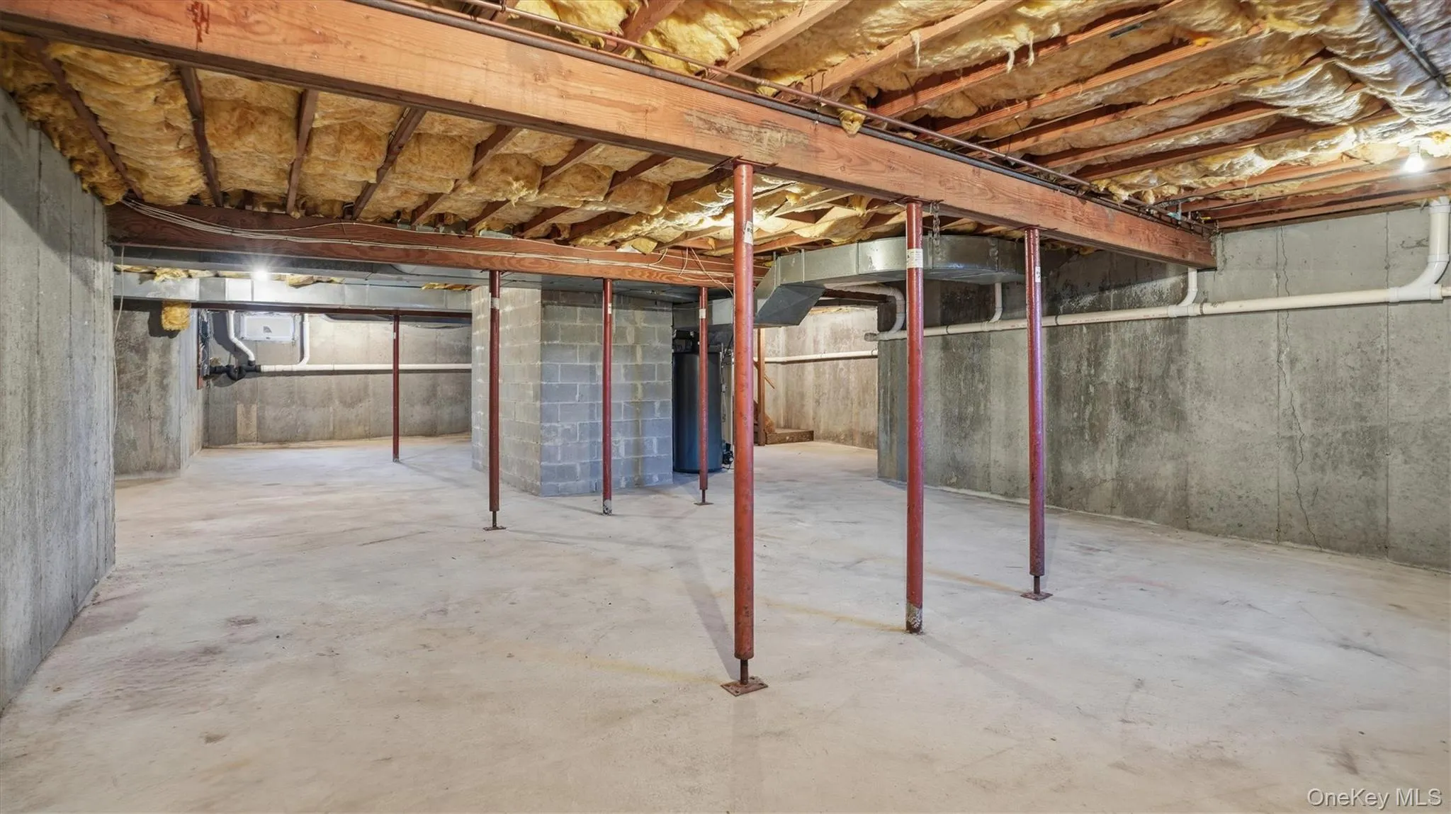 103 Middle Pond Road, Southampton, New York 11968