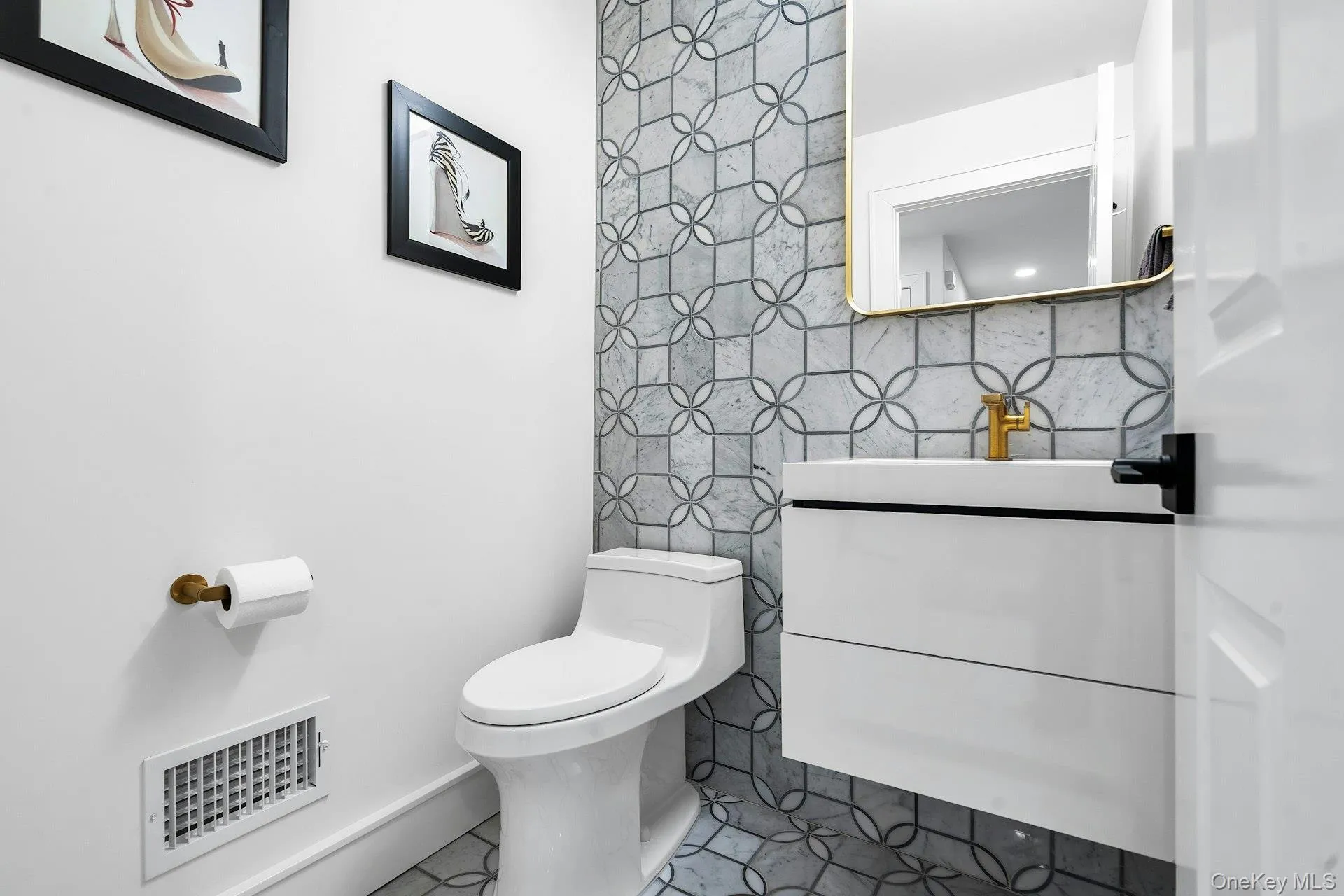 304 Aerie Court, North Hempstead, NY, 3 Bedrooms Bedrooms, 9 Rooms Rooms,3 BathroomsBathrooms,Residential,For Rent,Aerie,0,949841 304 Aerie Court, North Hempstead, NY, 3 Bedrooms Bedrooms, 9 Rooms Rooms,3 BathroomsBathrooms,Residential,For Rent,Aerie,0,949841