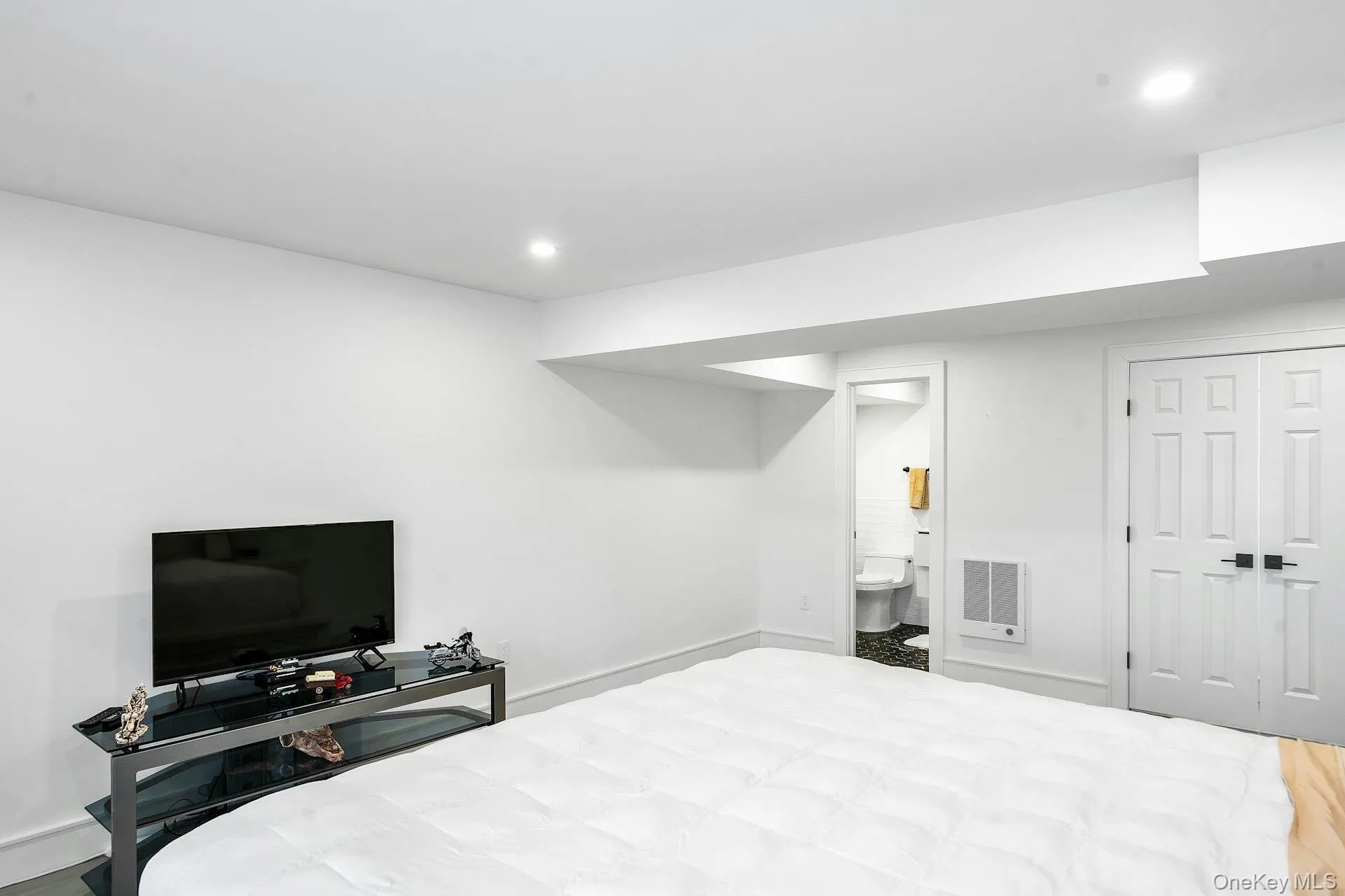 Bedroom in walk out lower level with bath Bedroom in walk out lower level with bath