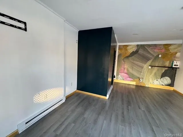 Electric baseboard heating... Electric baseboard heating...