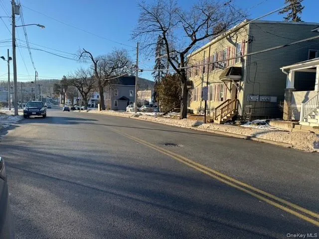 Other view of the street... Other view of the street...