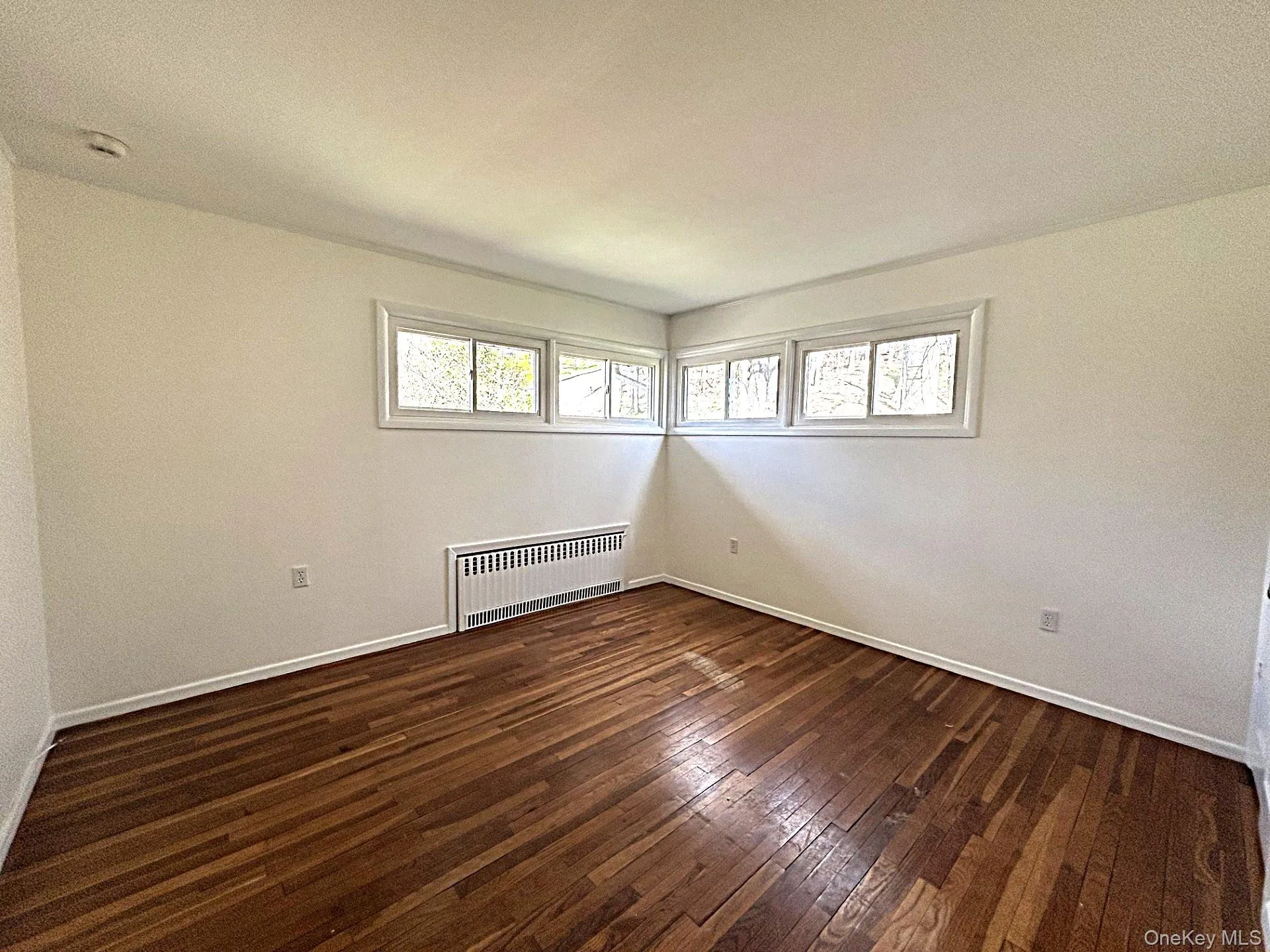 1ST FL BEDROOM 1ST FL BEDROOM