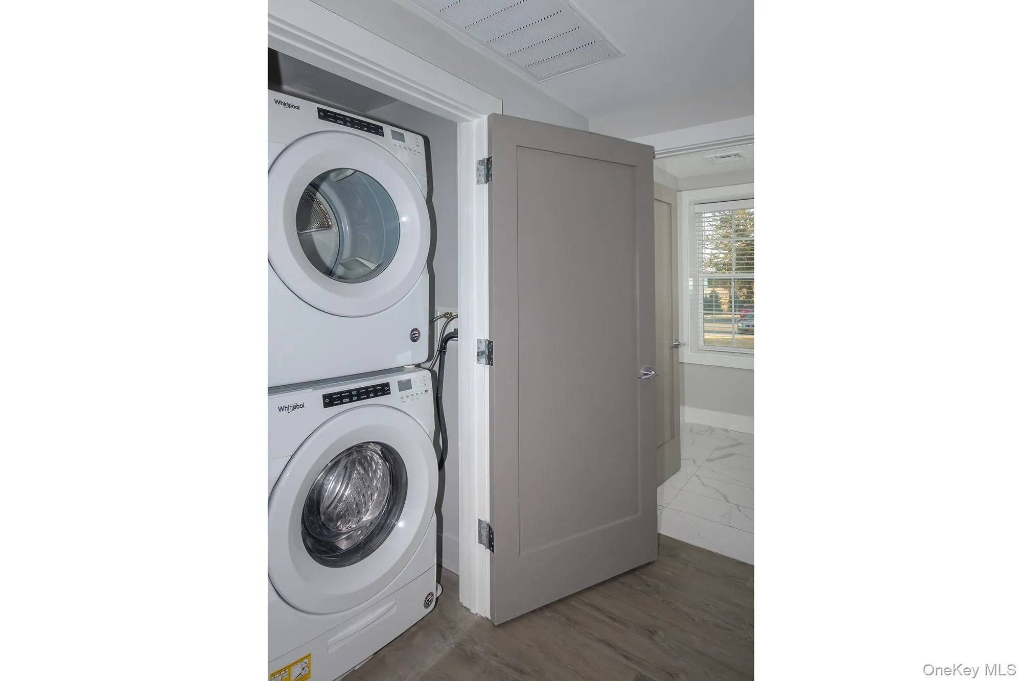 75 Circle Drive, Islip, NY, 2 Bedrooms Bedrooms, 5 Rooms Rooms,2 BathroomsBathrooms,Residential Lease,Idx,Circle,0,950040 75 Circle Drive, Islip, NY, 2 Bedrooms Bedrooms, 5 Rooms Rooms,2 BathroomsBathrooms,Residential Lease,Idx,Circle,0,950040