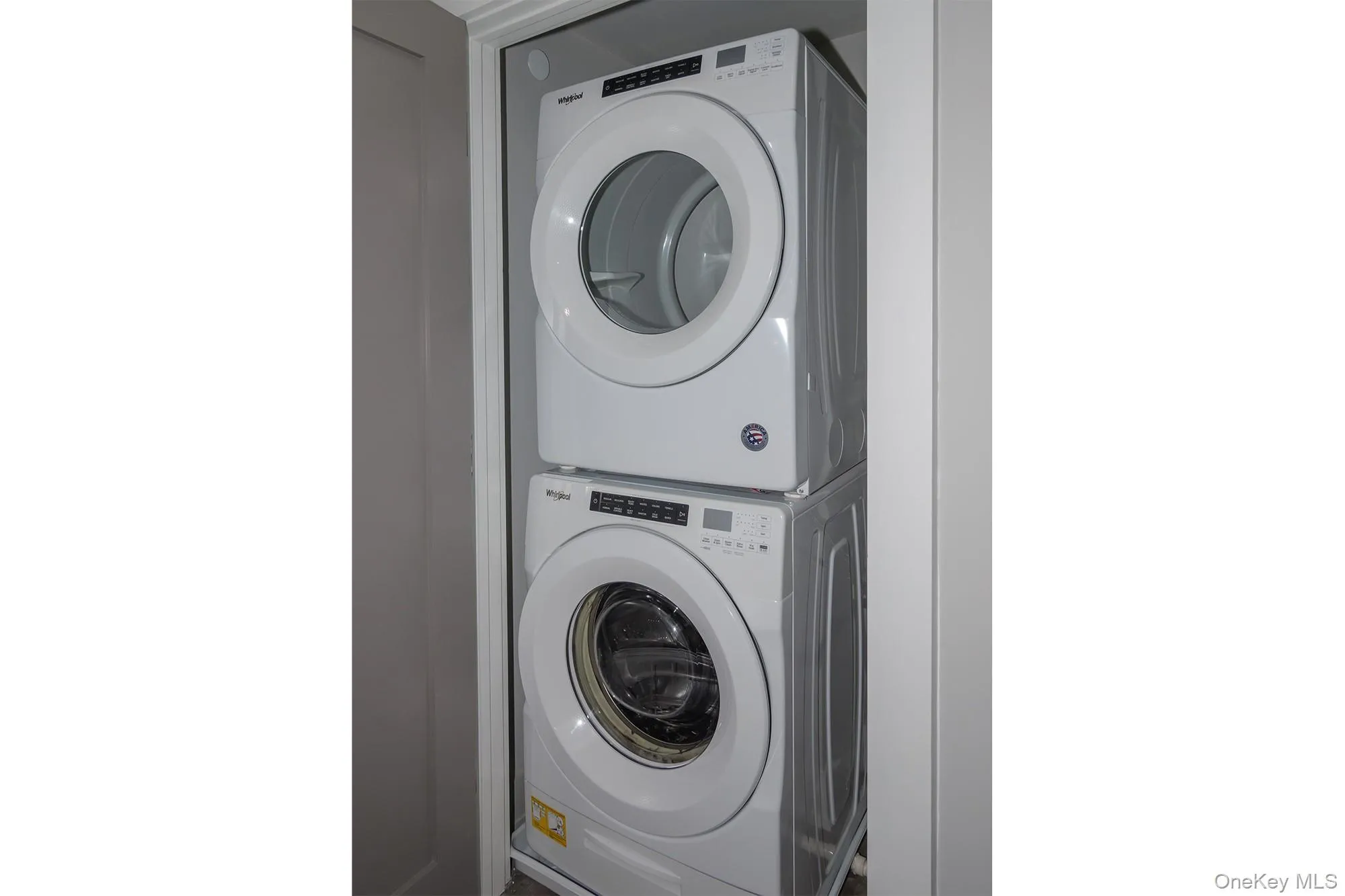 75 Circle Drive, Islip, NY, 2 Bedrooms Bedrooms, 5 Rooms Rooms,2 BathroomsBathrooms,Residential Lease,Idx,Circle,0,950078 75 Circle Drive, Islip, NY, 2 Bedrooms Bedrooms, 5 Rooms Rooms,2 BathroomsBathrooms,Residential Lease,Idx,Circle,0,950078